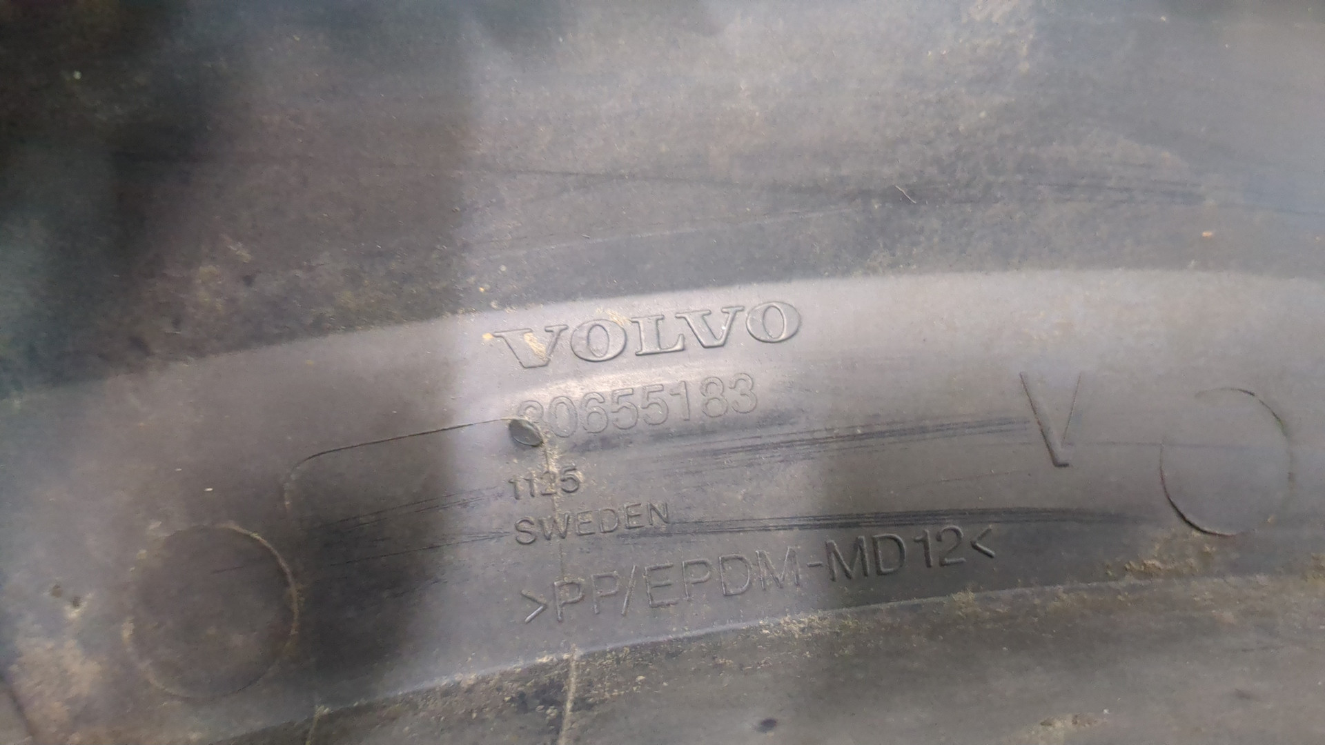 Накладка заднего крыла левого