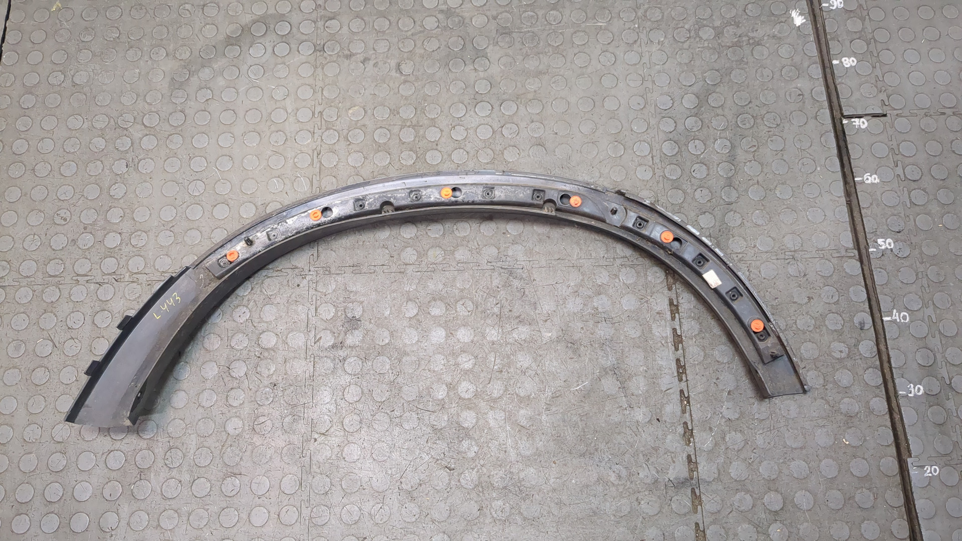 Накладка заднего крыла левого