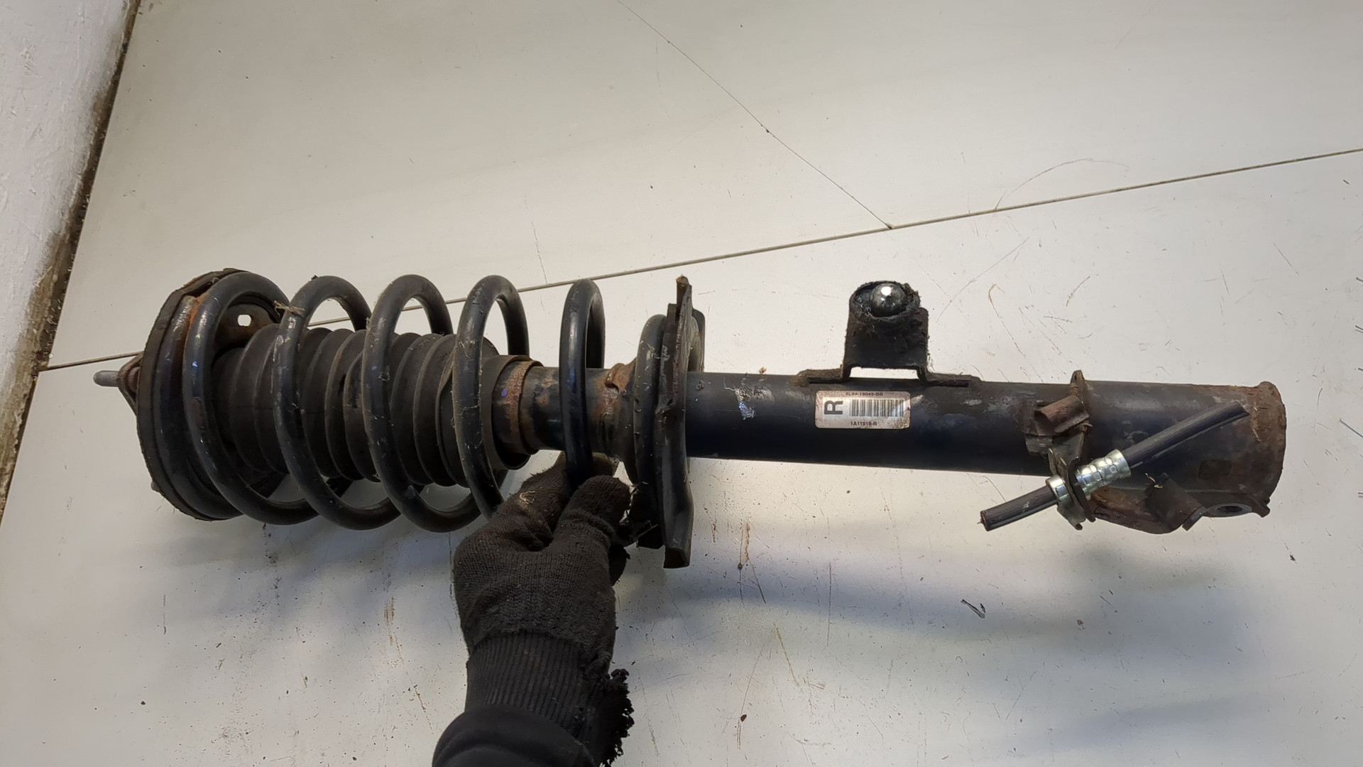 Амортизатор передний правый