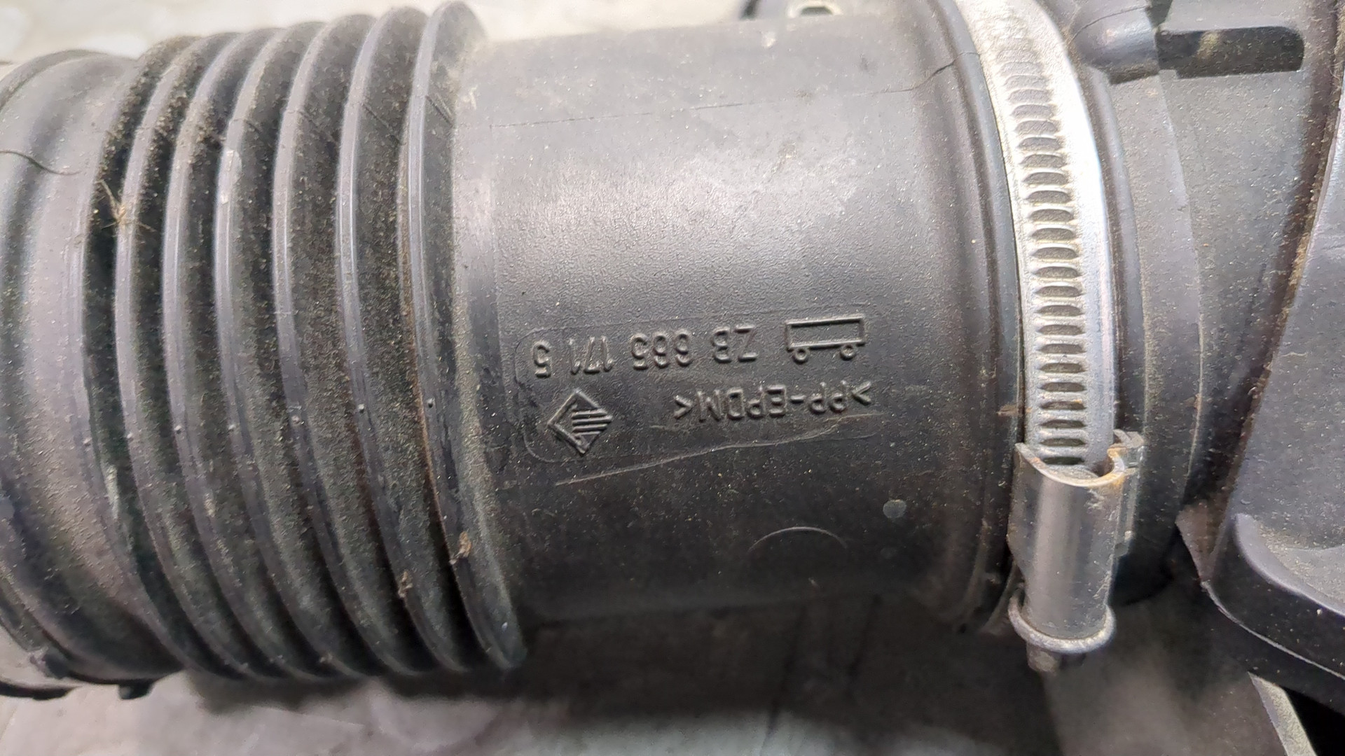 Резонатор воздушного фильтра