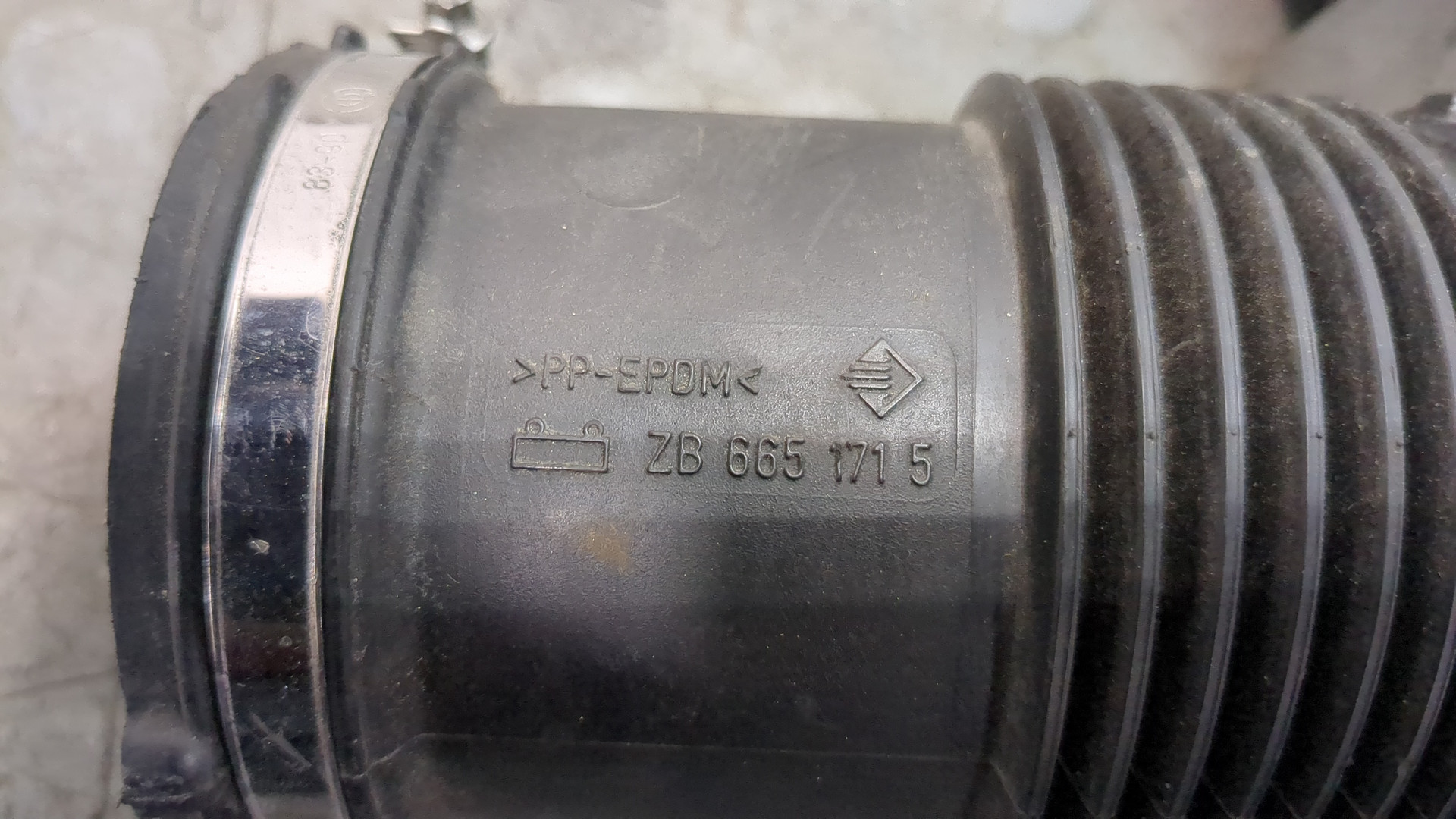 Резонатор воздушного фильтра