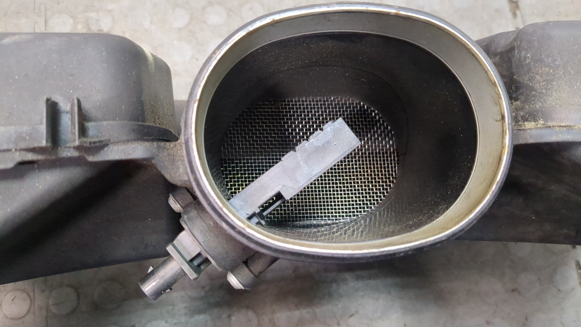 Резонатор воздушного фильтра