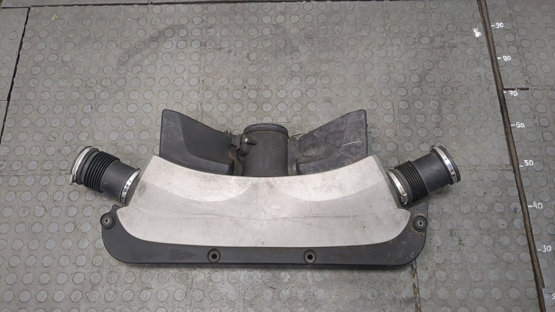 Резонатор воздушного фильтра