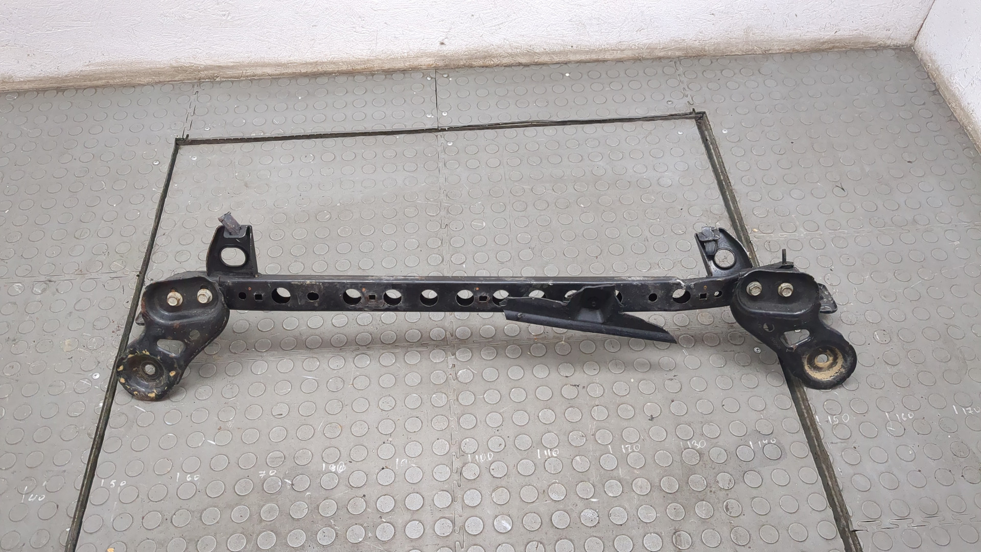 Балка подрадиаторная