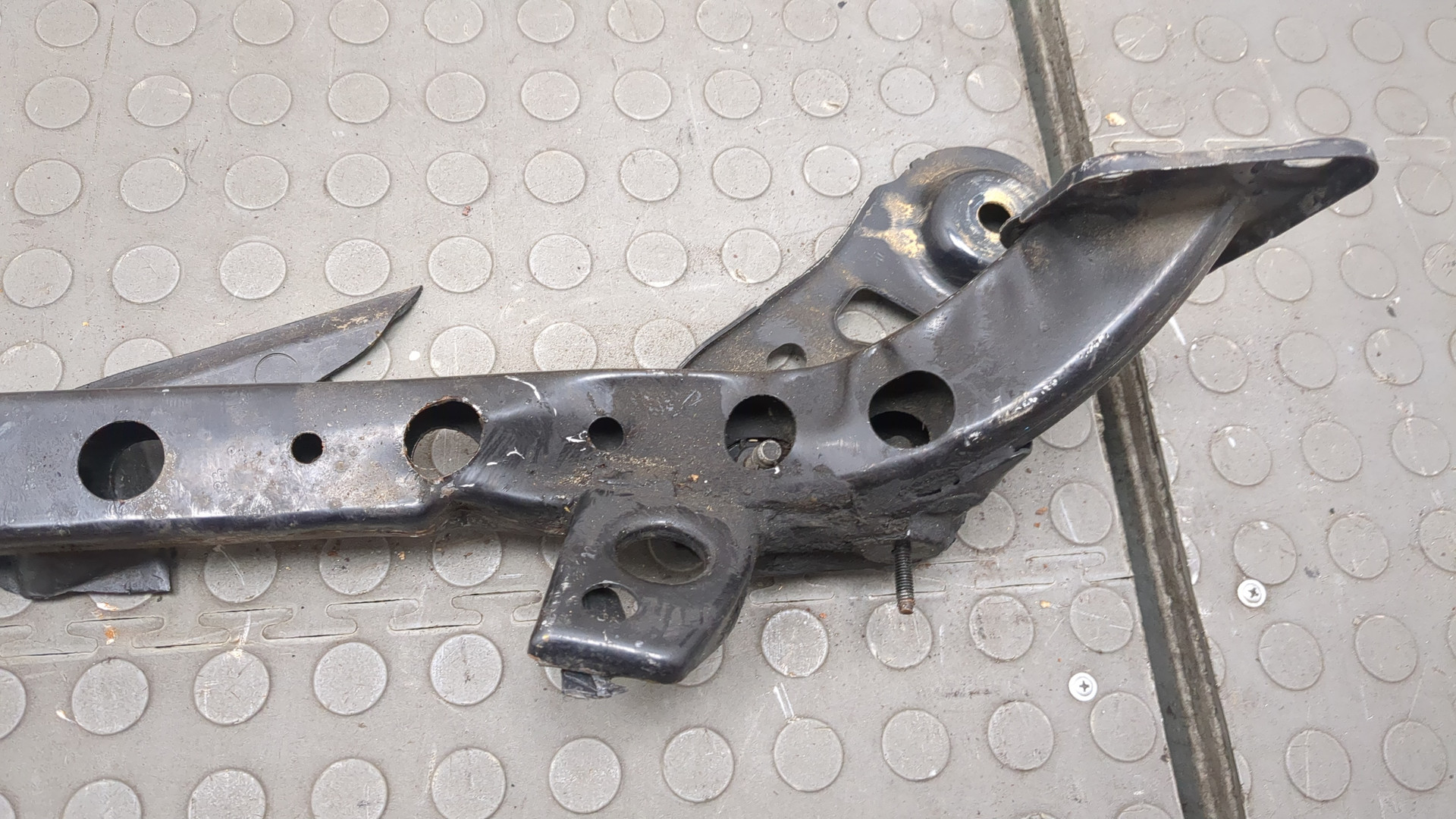 Балка подрадиаторная