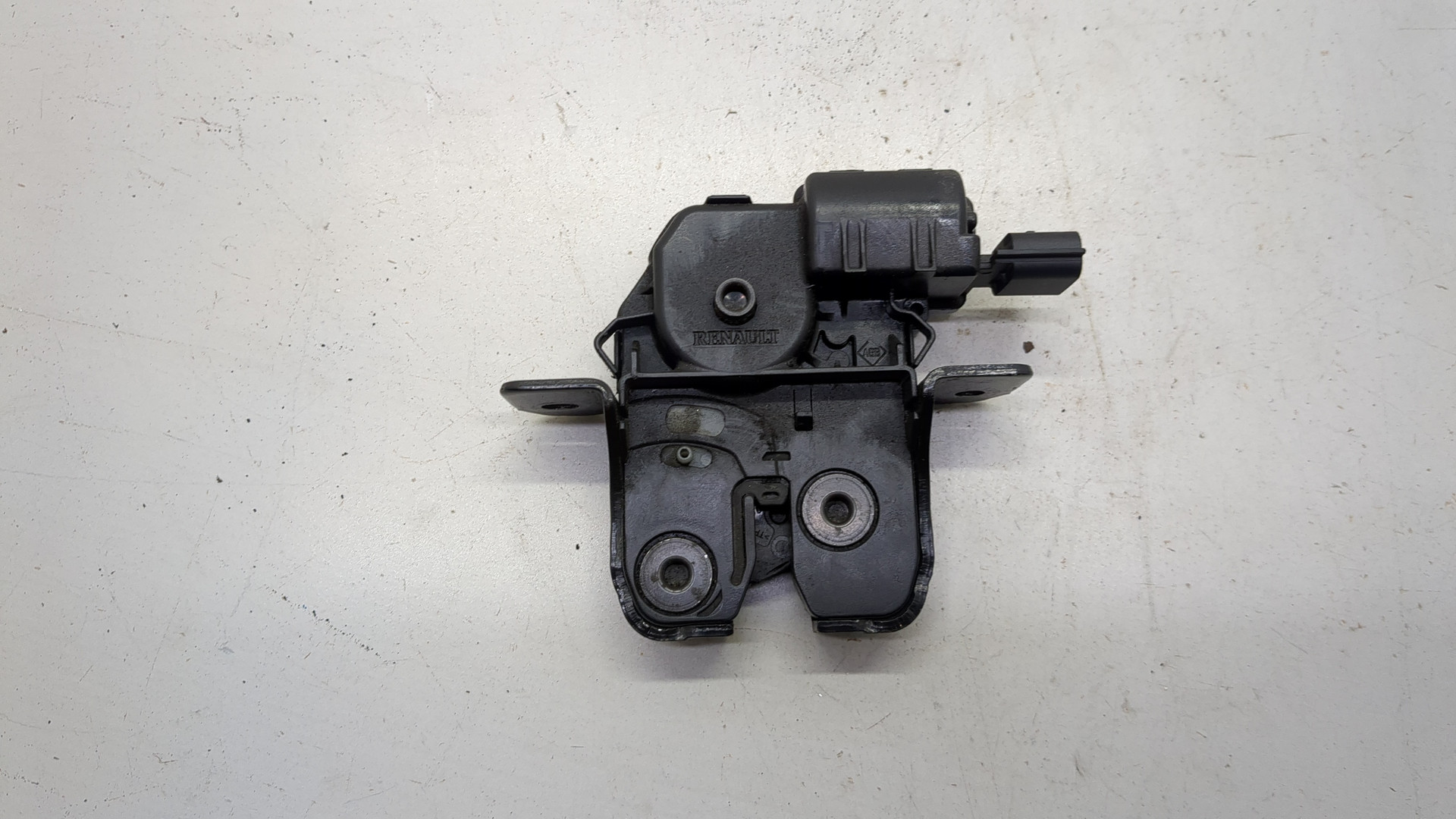 Замок багажника