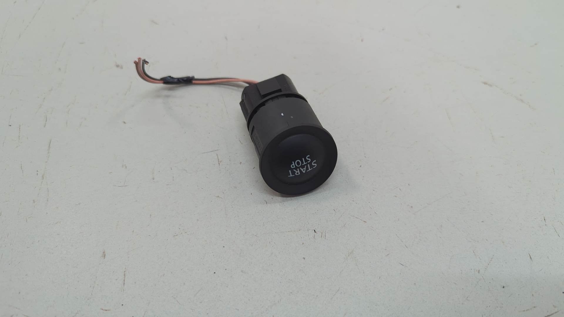 Кнопка запуска двигателя