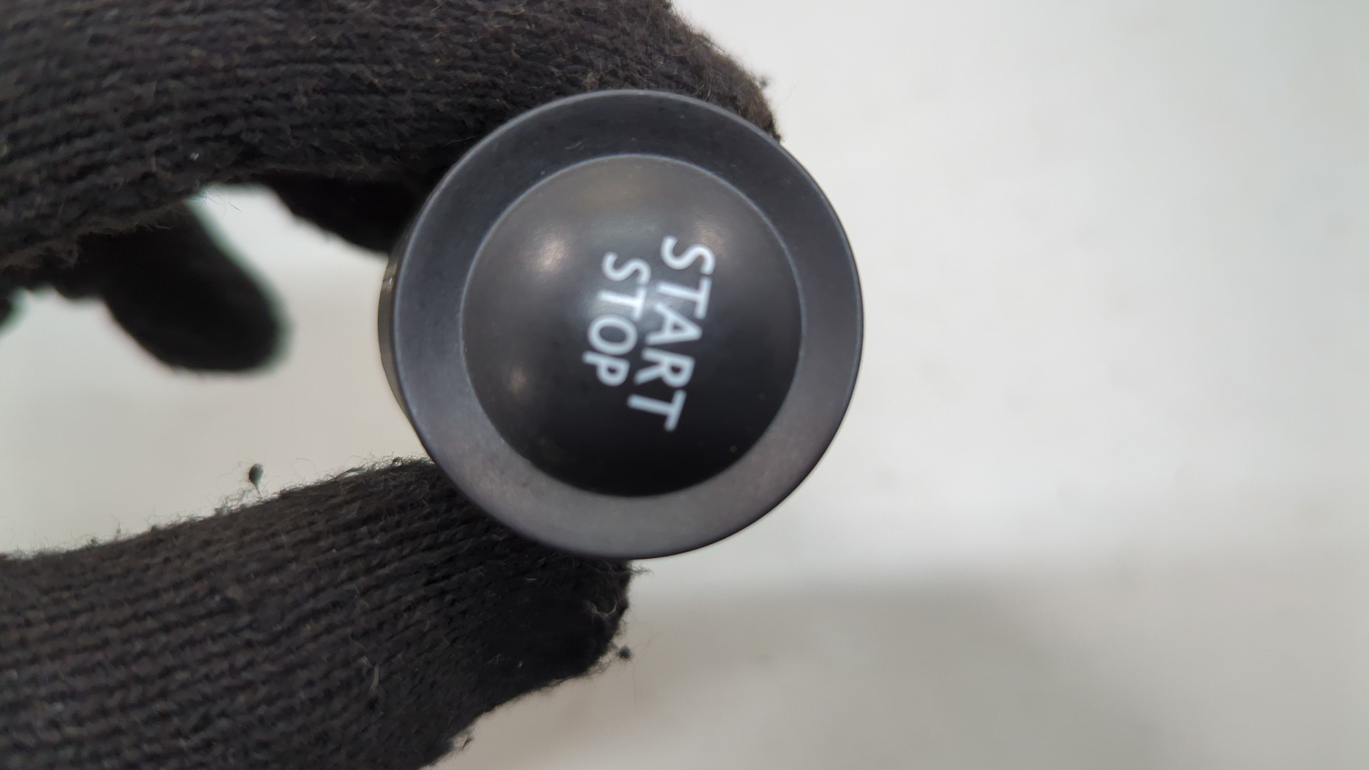 Кнопка запуска двигателя