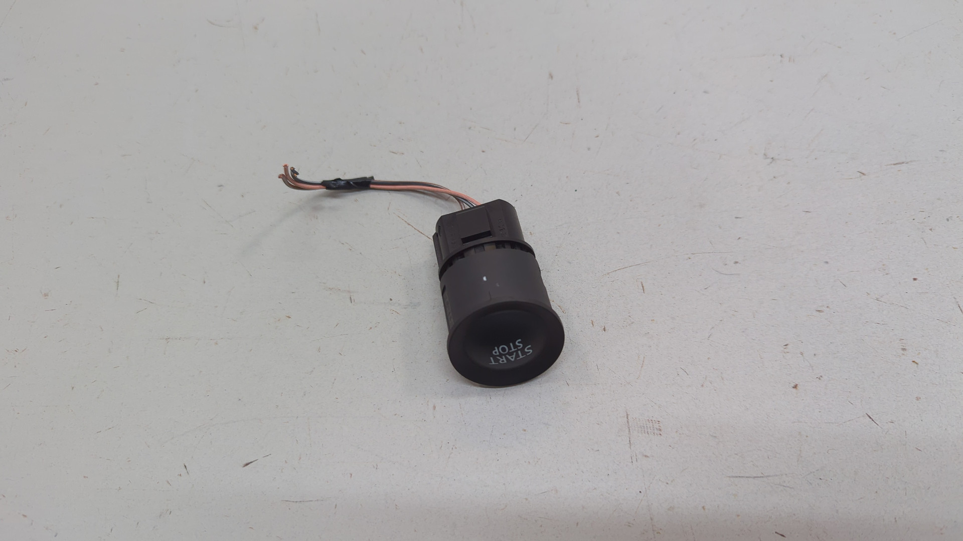 Кнопка запуска двигателя