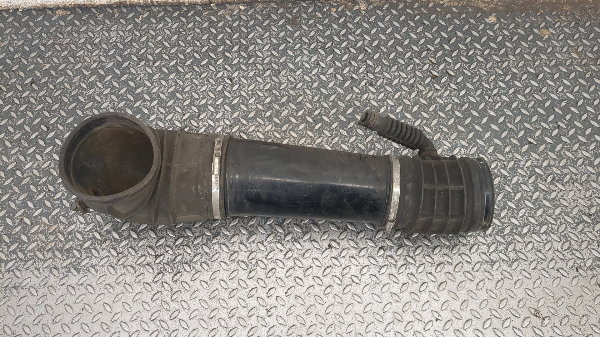 Патрубок воздушного фильтра