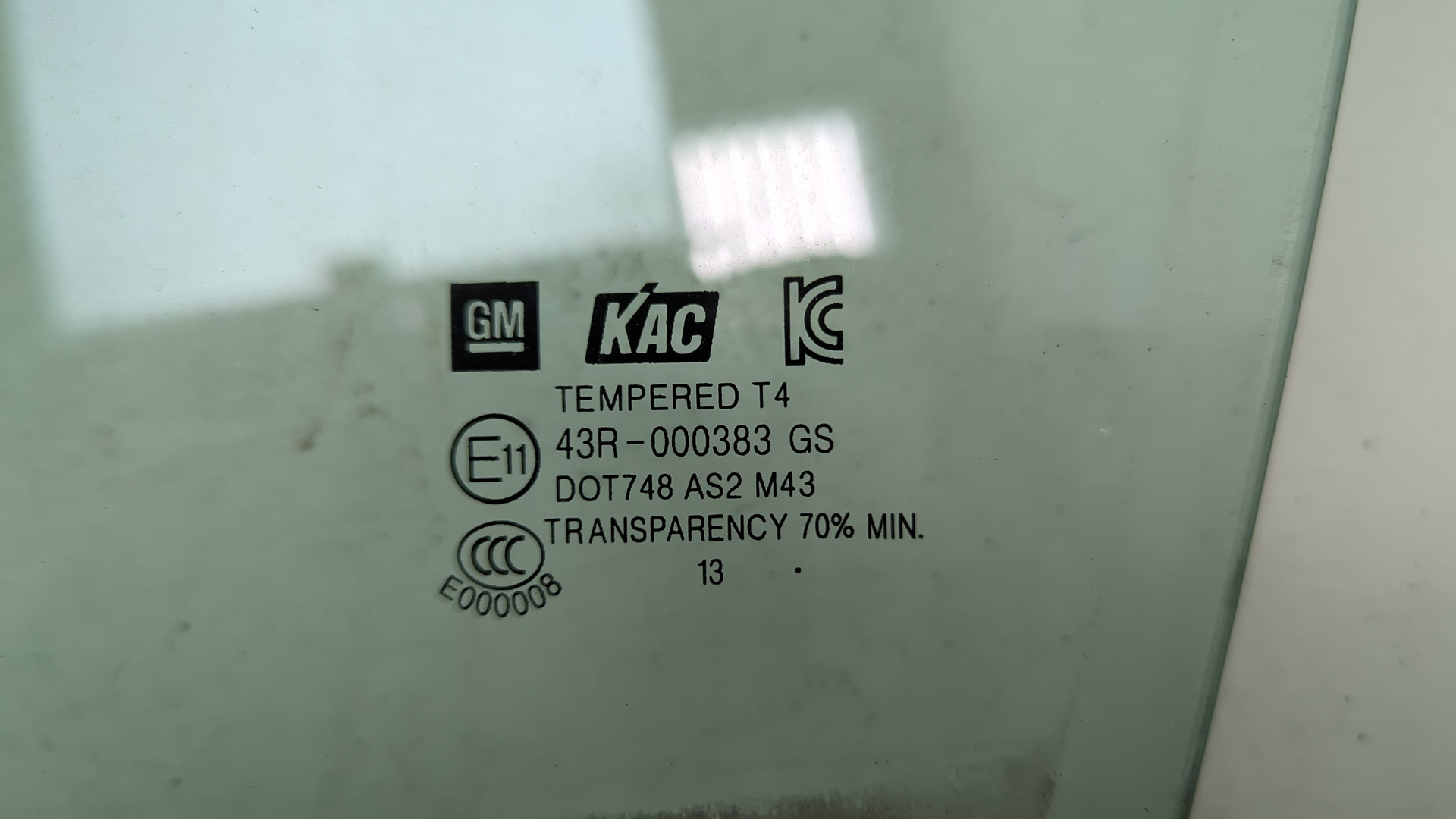 Стекло двери передней левой