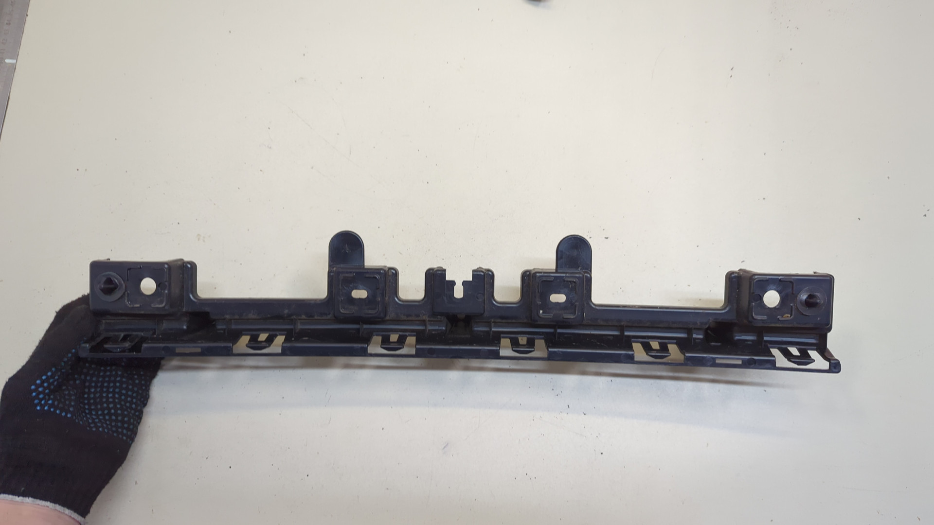 Кронштейн заднего бампера