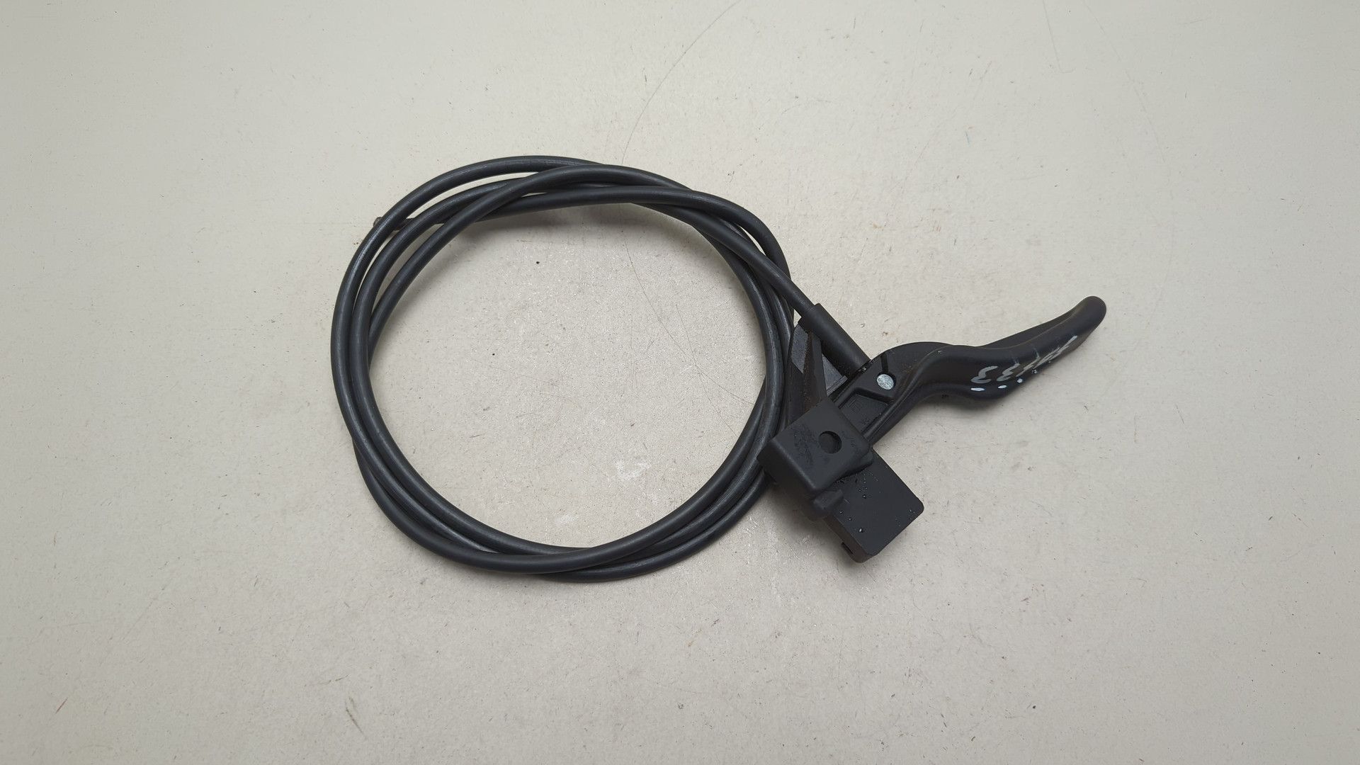 Трос открывания капота