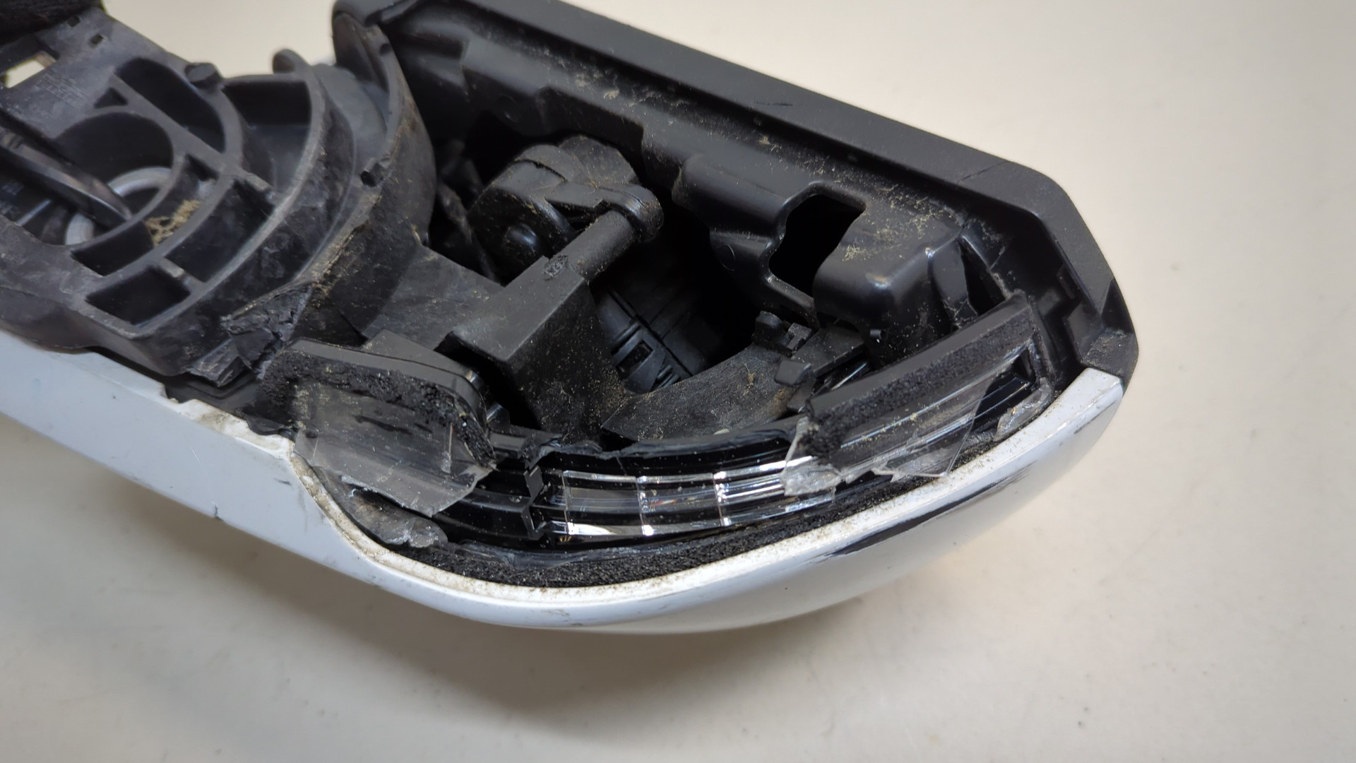 Зеркало правое электрическое