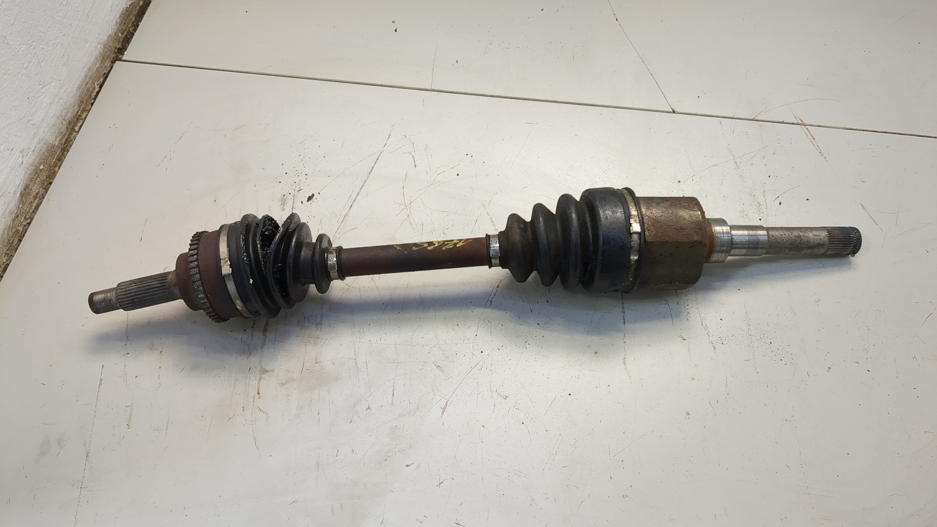 Полуось передняя левая