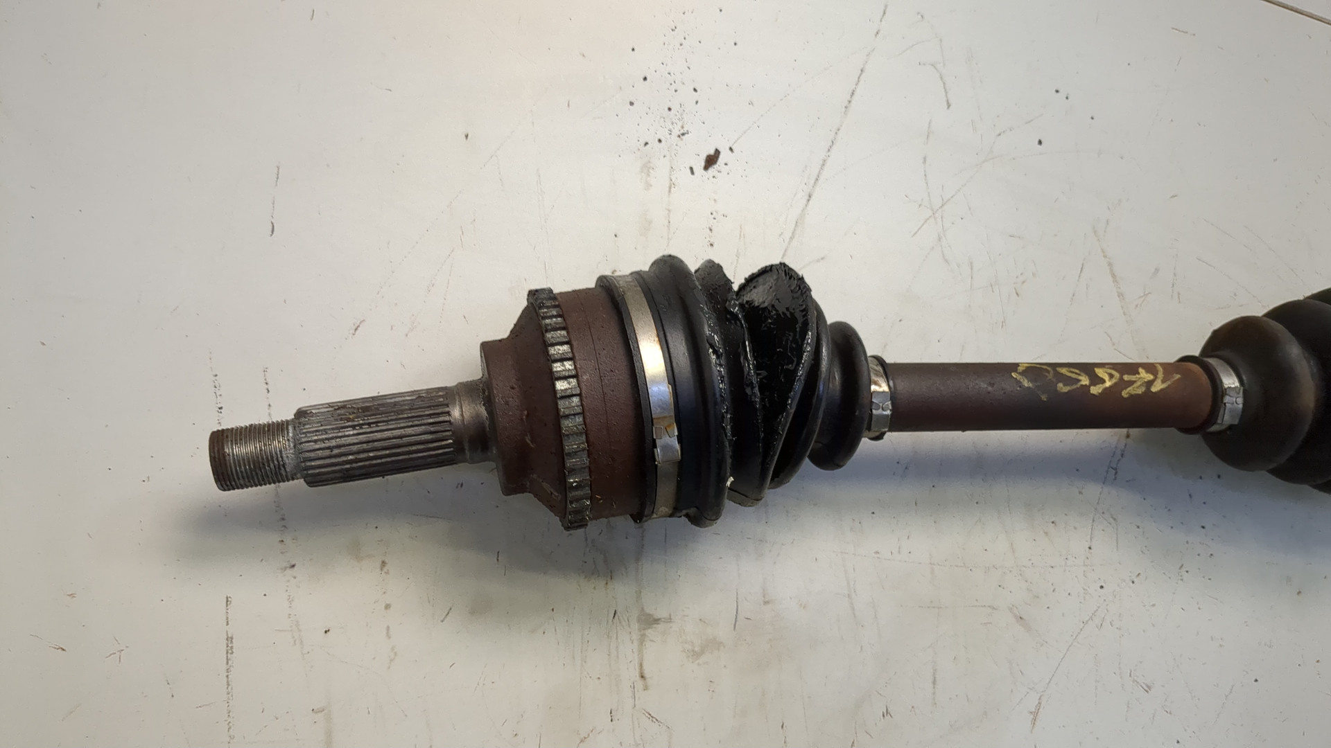 Полуось передняя левая