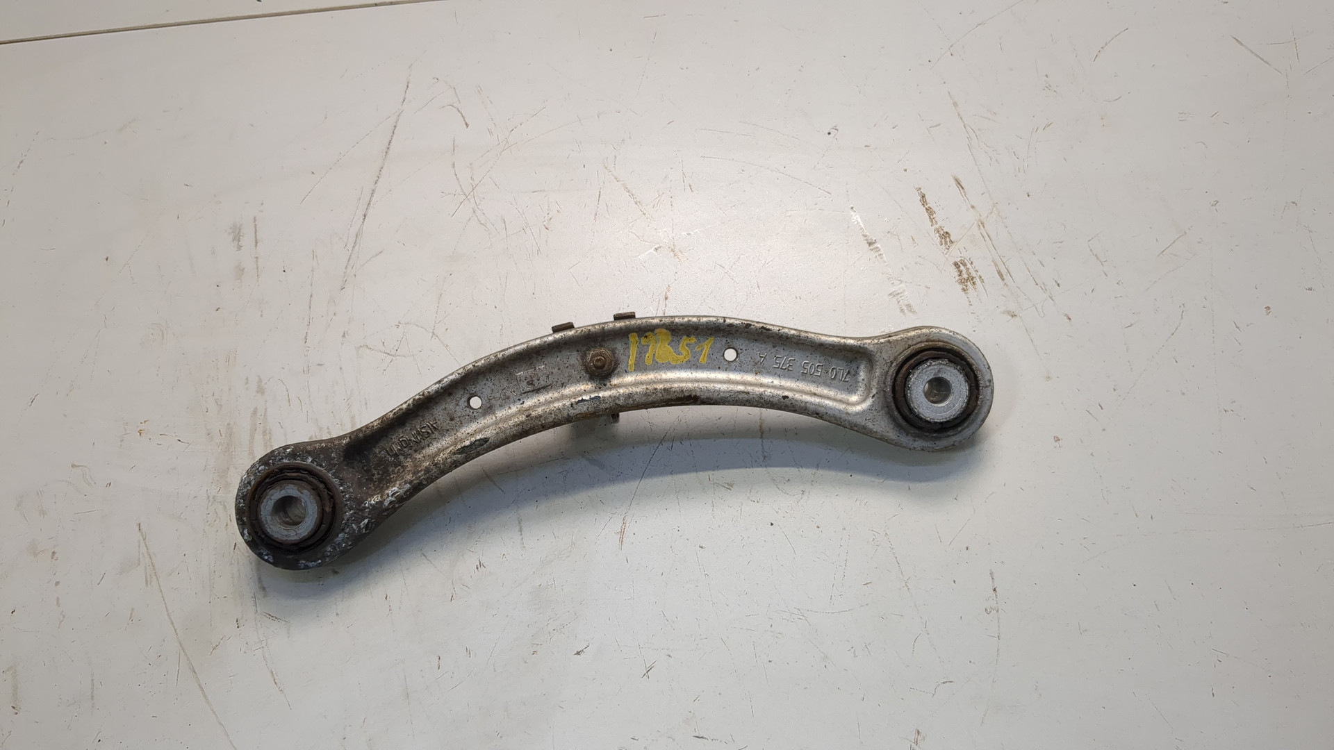 Рычаг задний