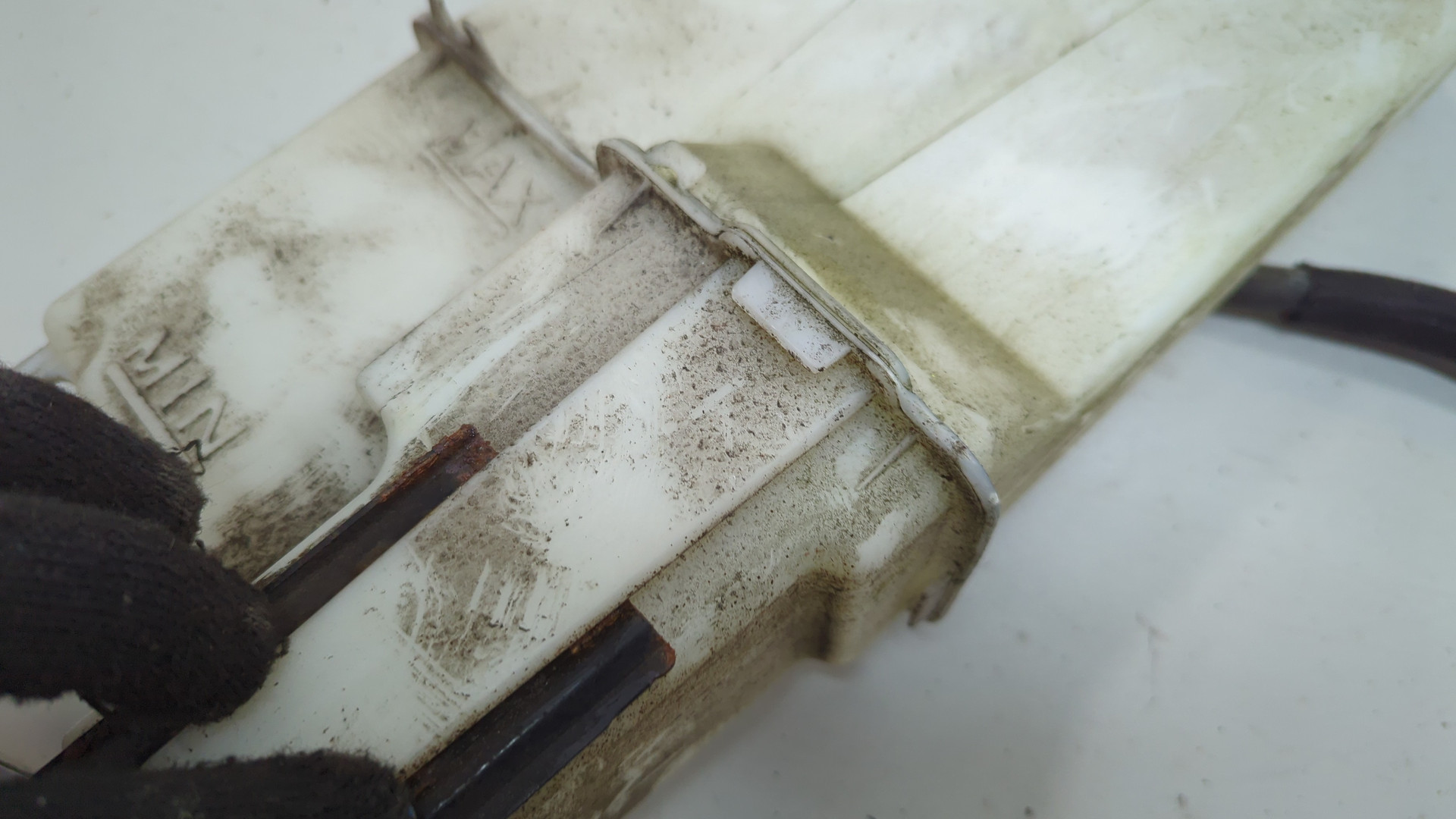 Бачок омывателя лобового стекла