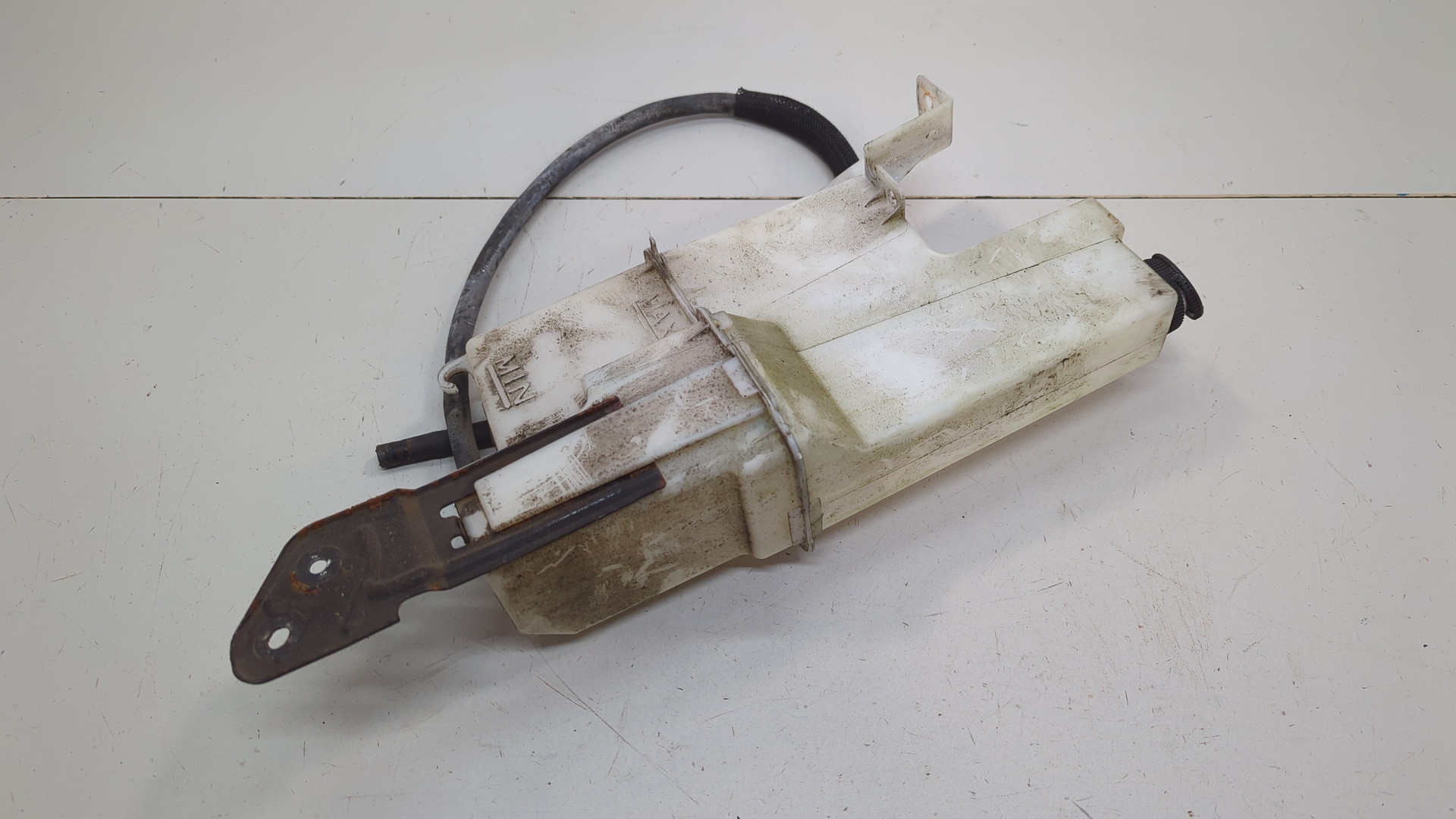 Бачок омывателя лобового стекла