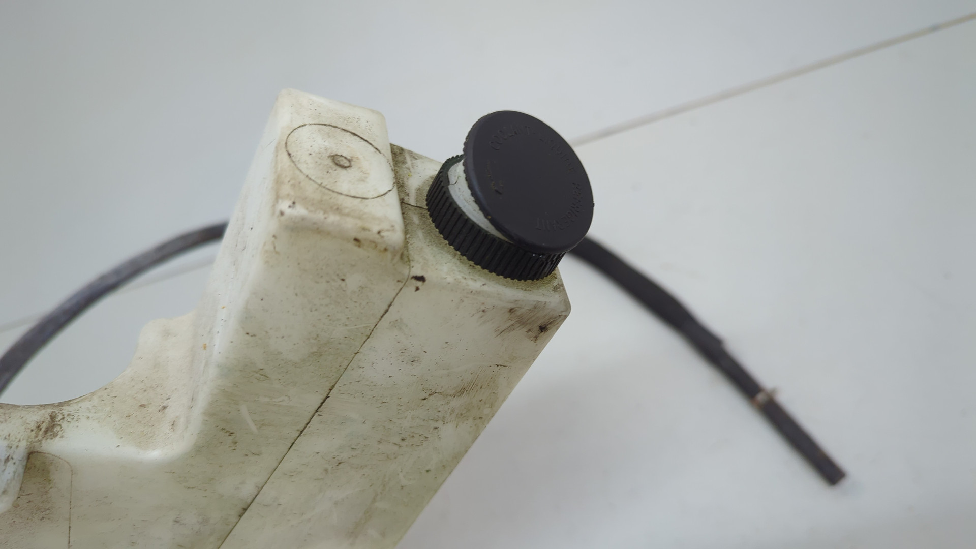 Бачок омывателя лобового стекла