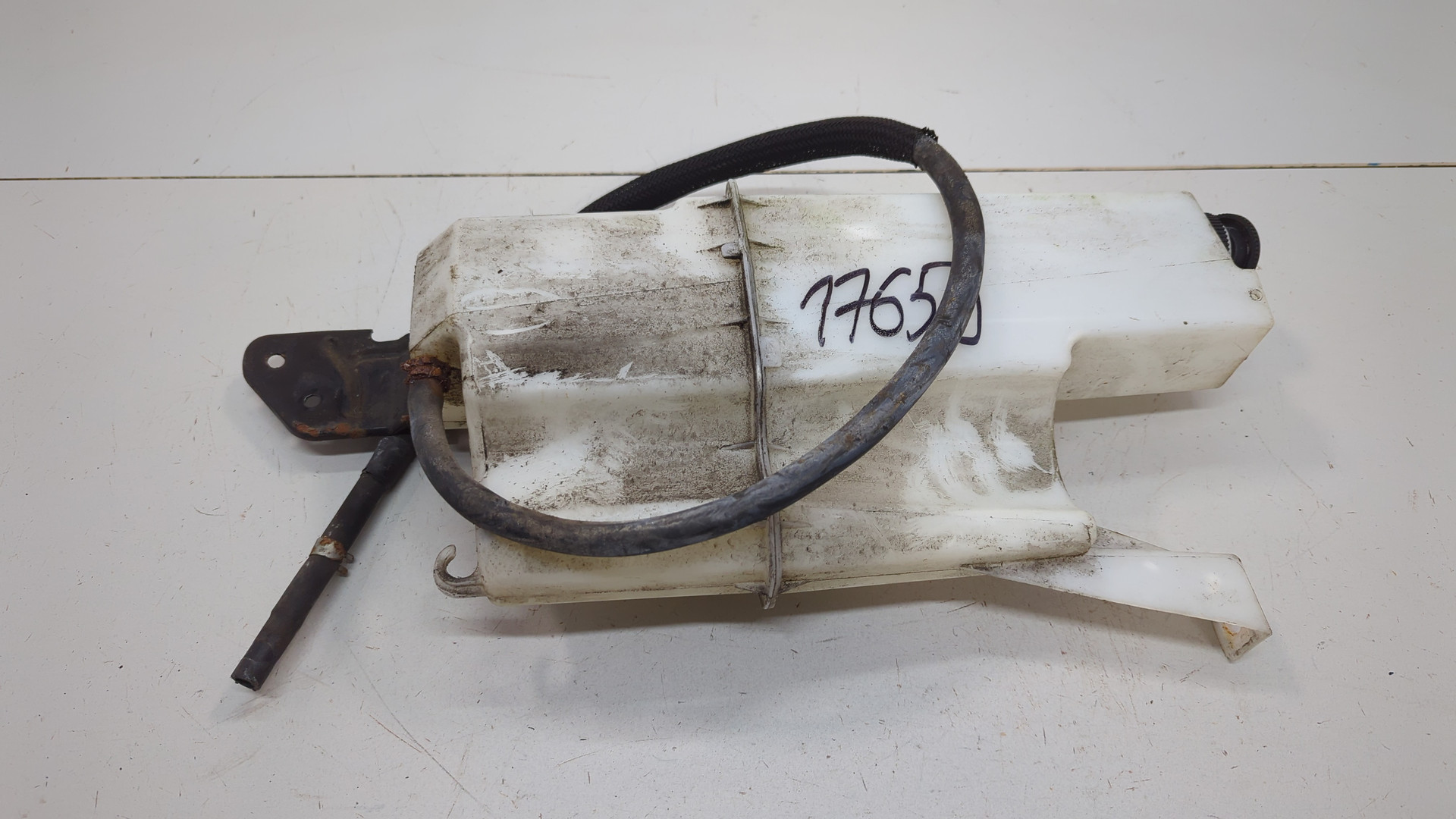 Бачок омывателя лобового стекла