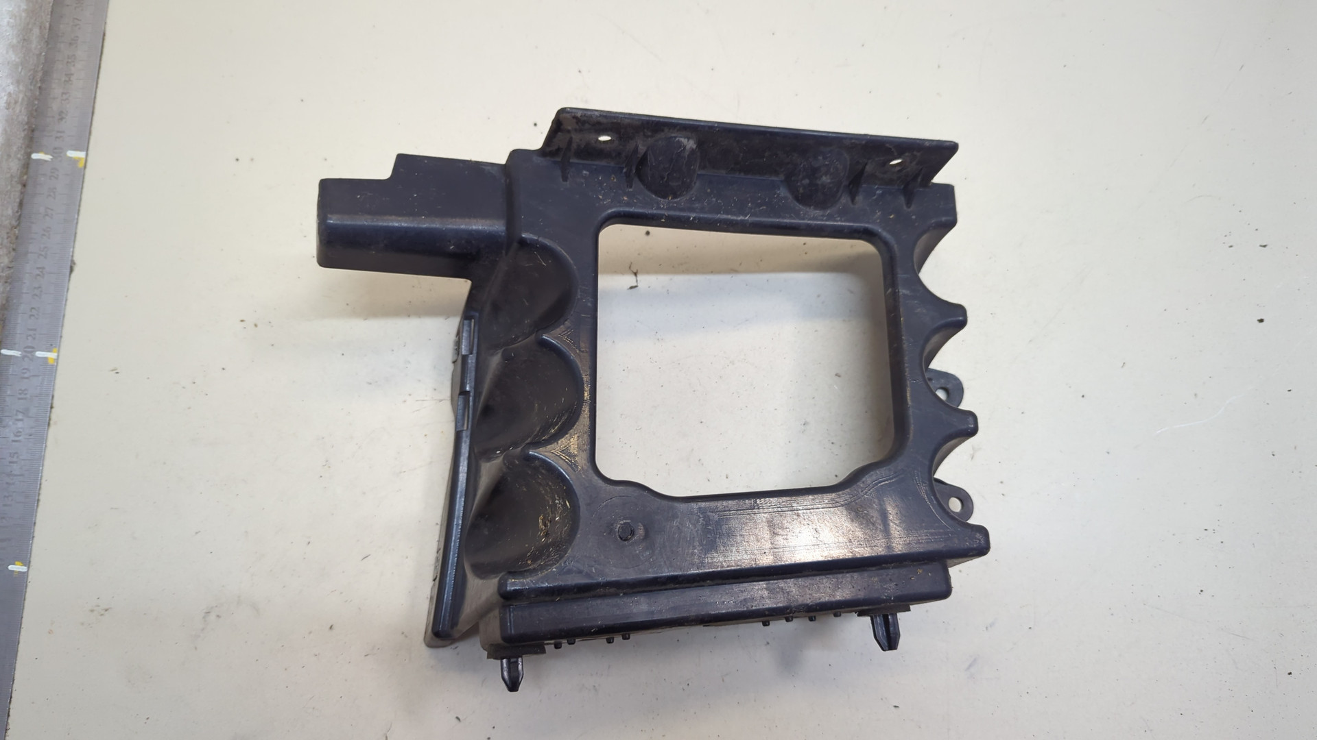 Кронштейн заднего бампера левый