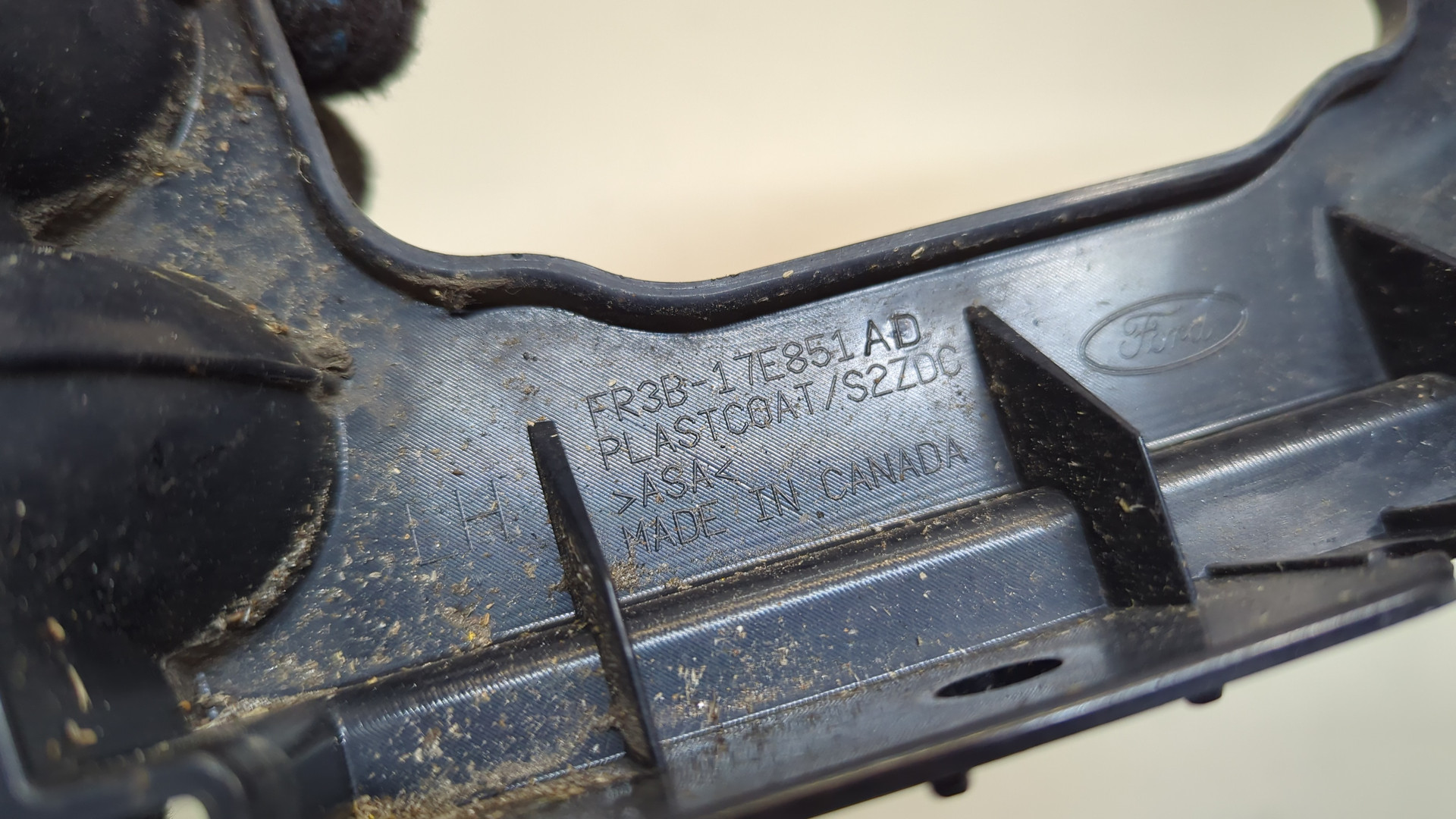 Кронштейн заднего бампера левый