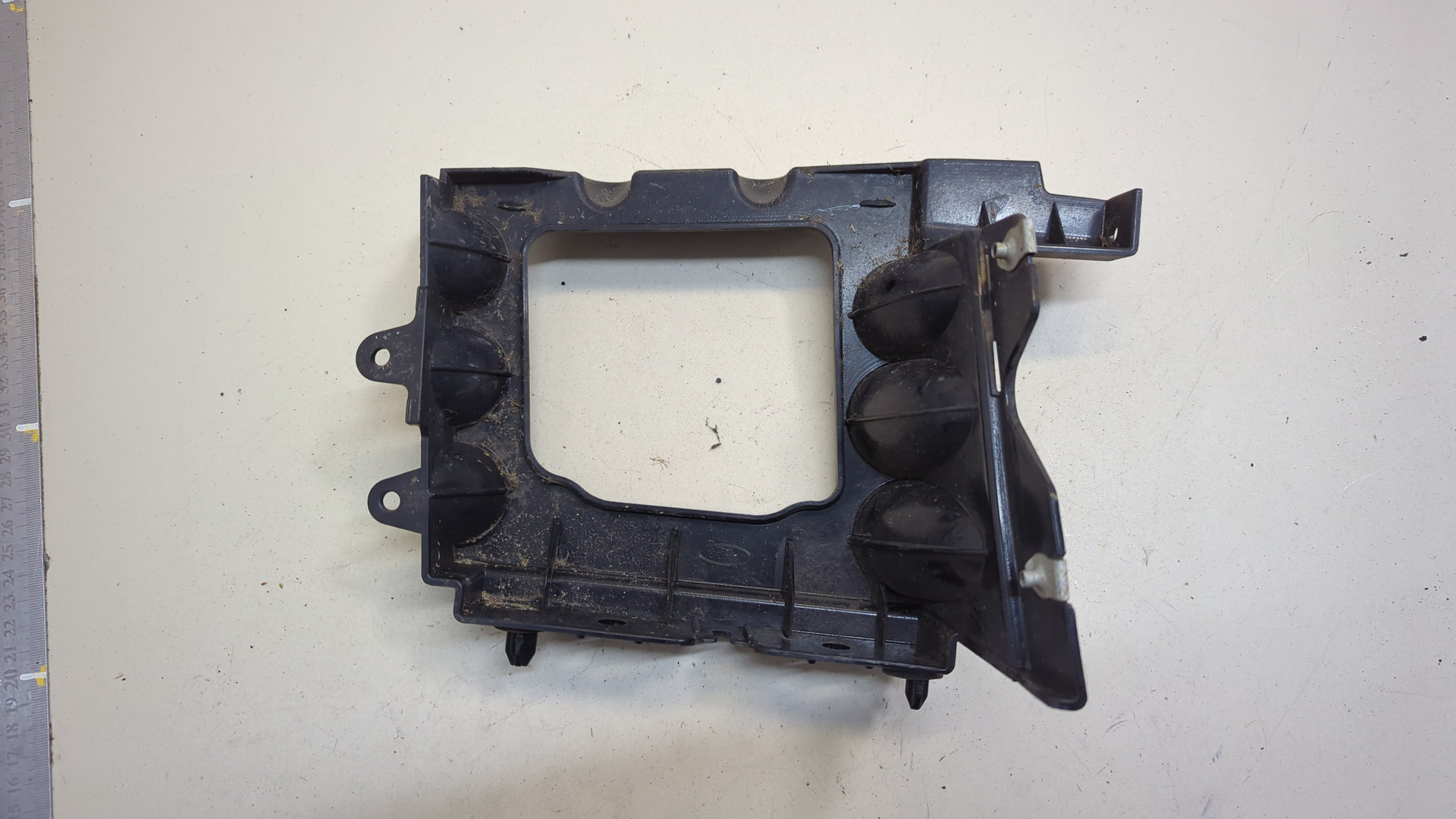 Кронштейн заднего бампера левый