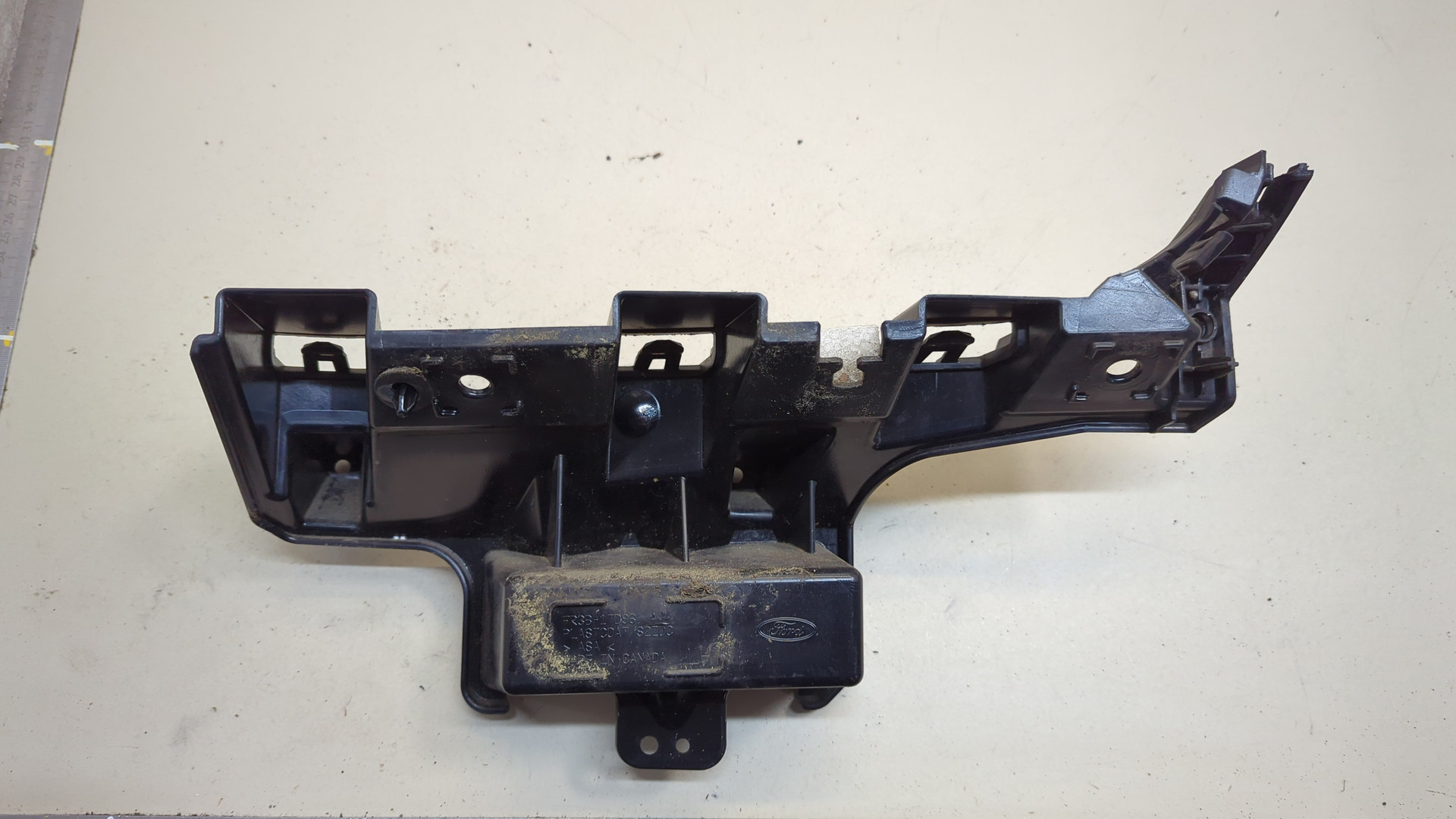 Кронштейн заднего бампера левый