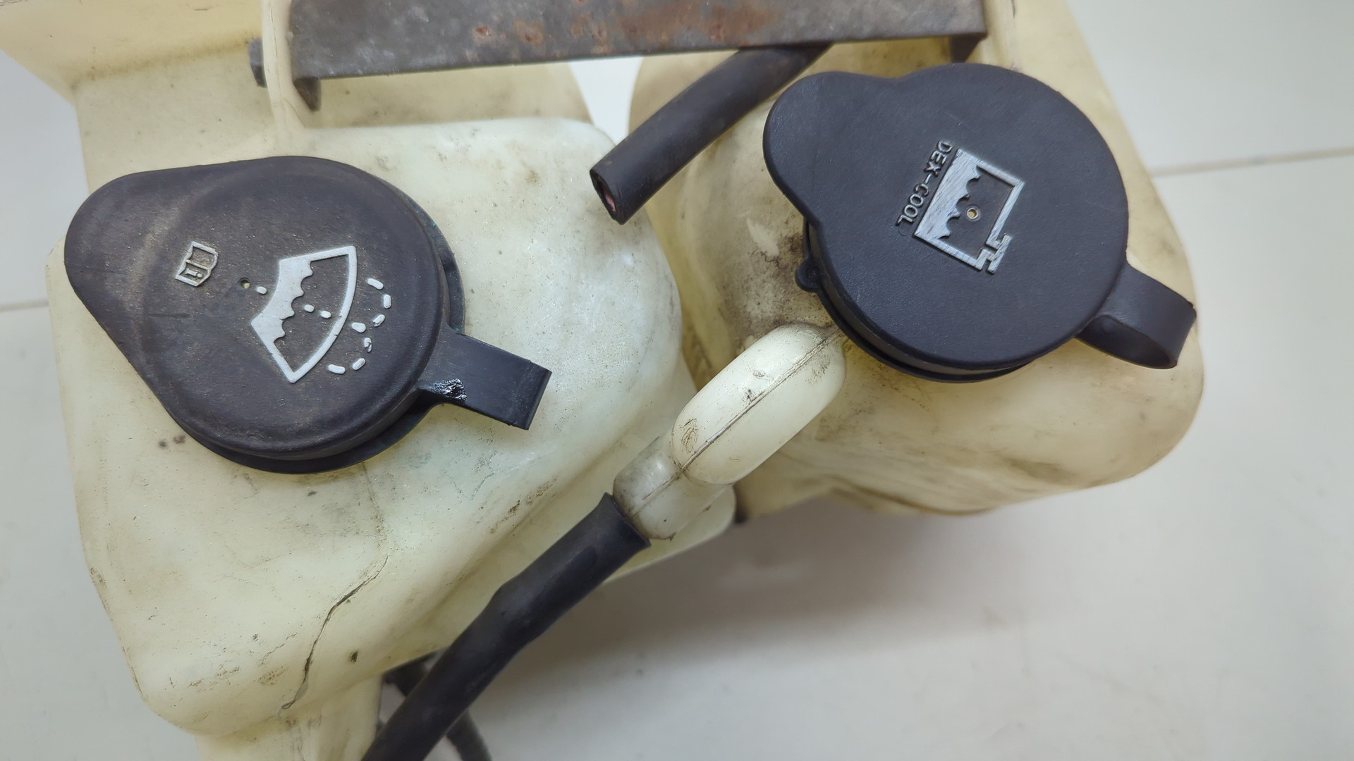 Бачок омывателя лобового стекла