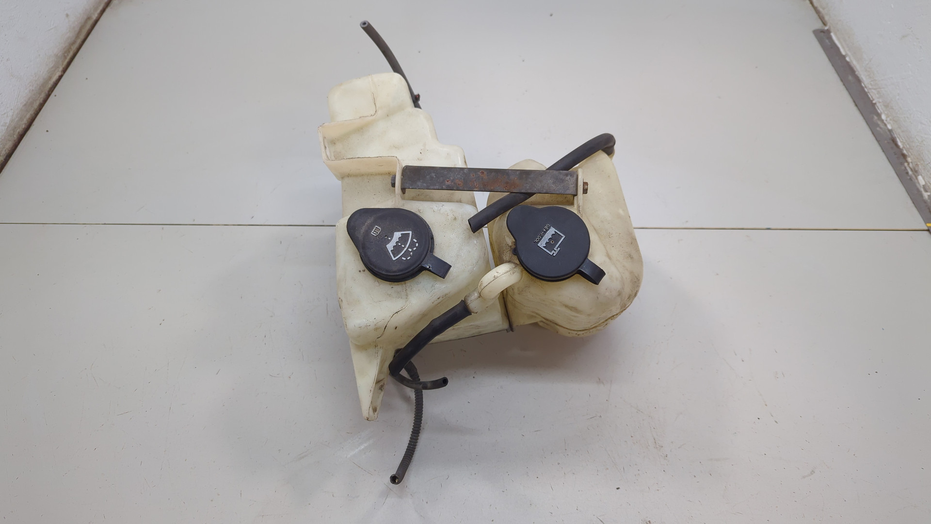 Бачок омывателя лобового стекла