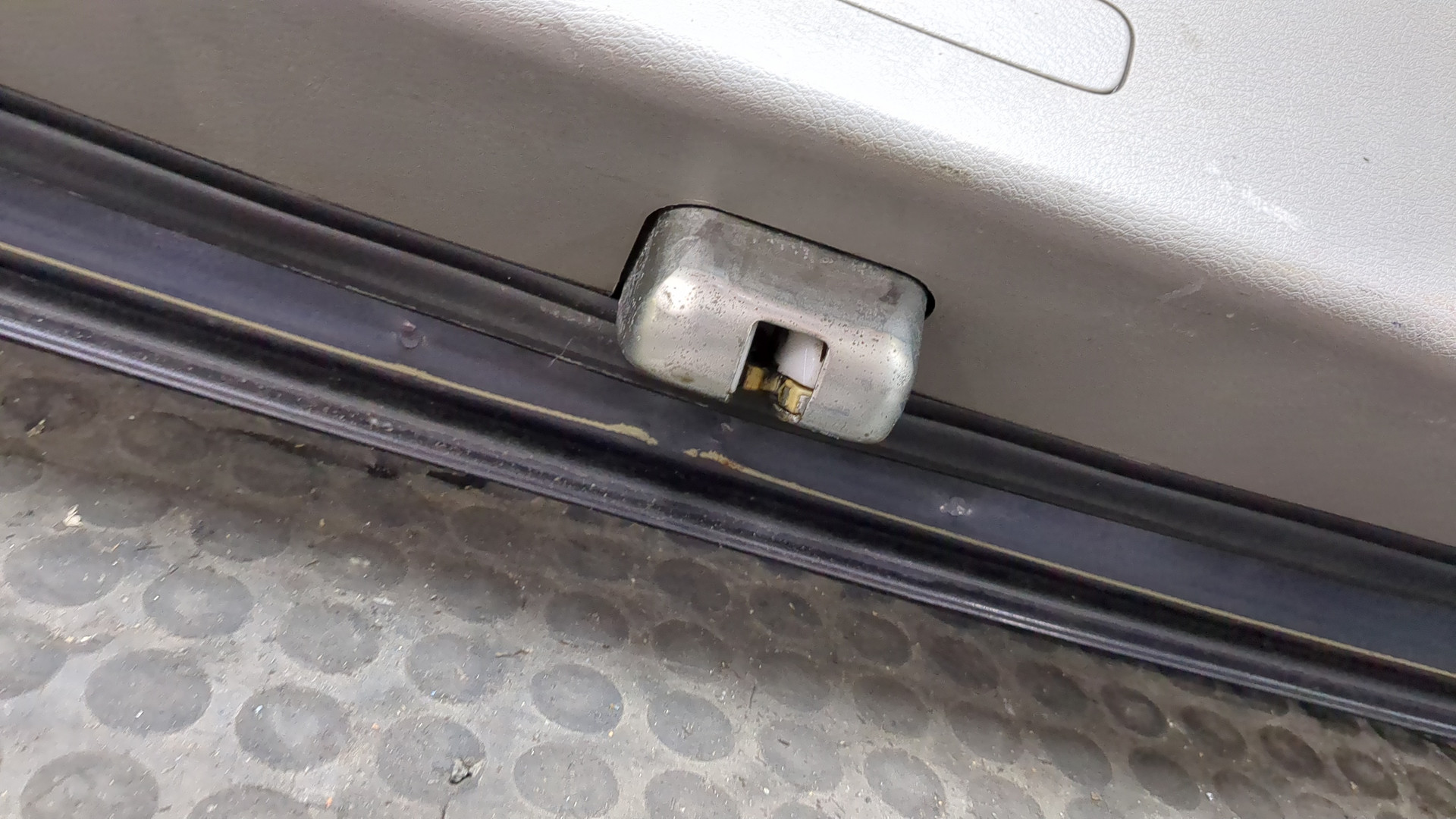 Дверь багажника