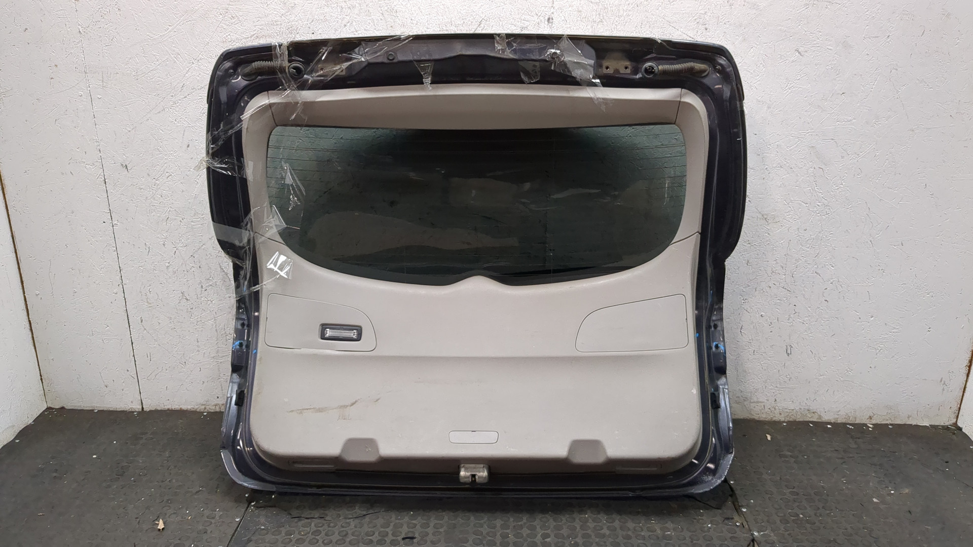 Дверь багажника