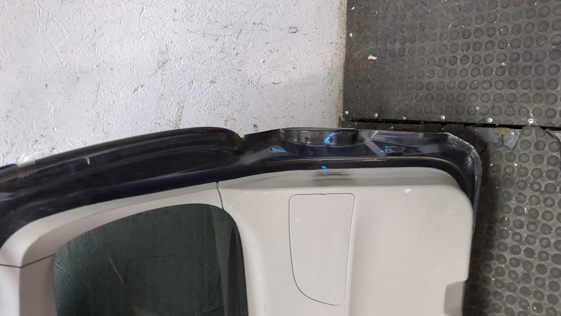 Дверь багажника