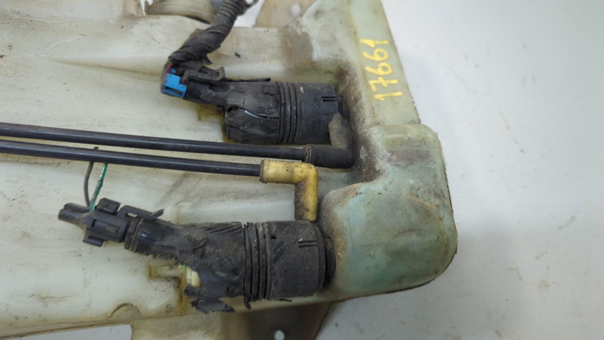 Бачок омывателя лобового стекла