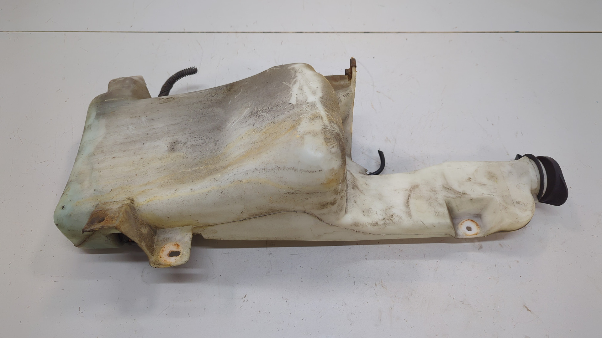 Бачок омывателя лобового стекла