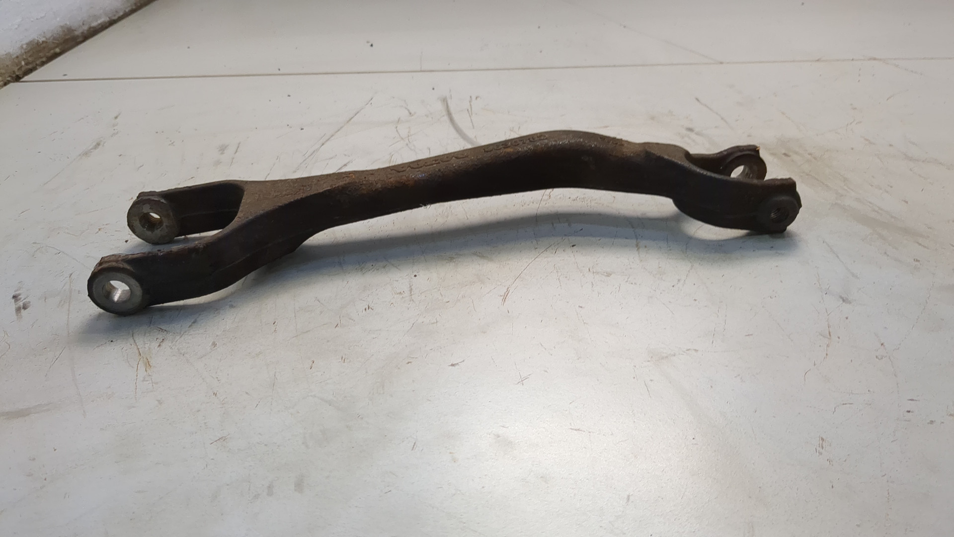 Рычаг задний левый