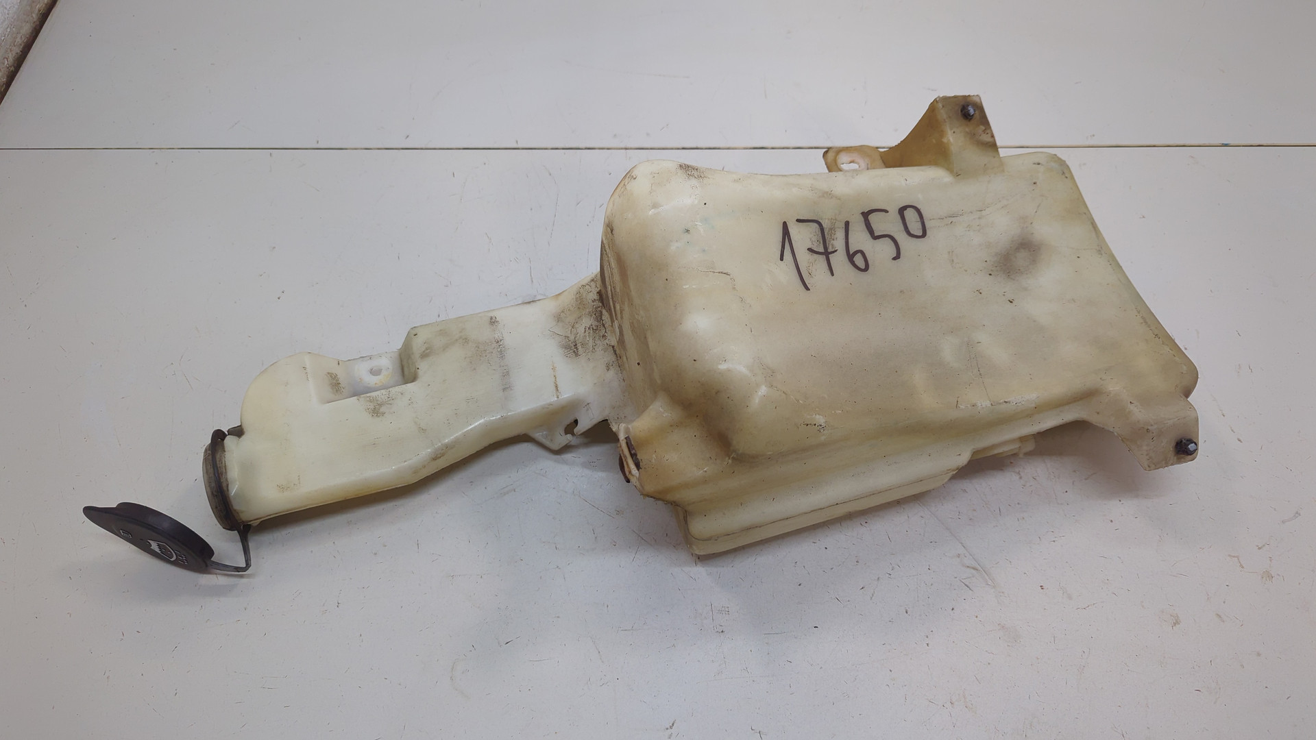 Бачок омывателя лобового стекла