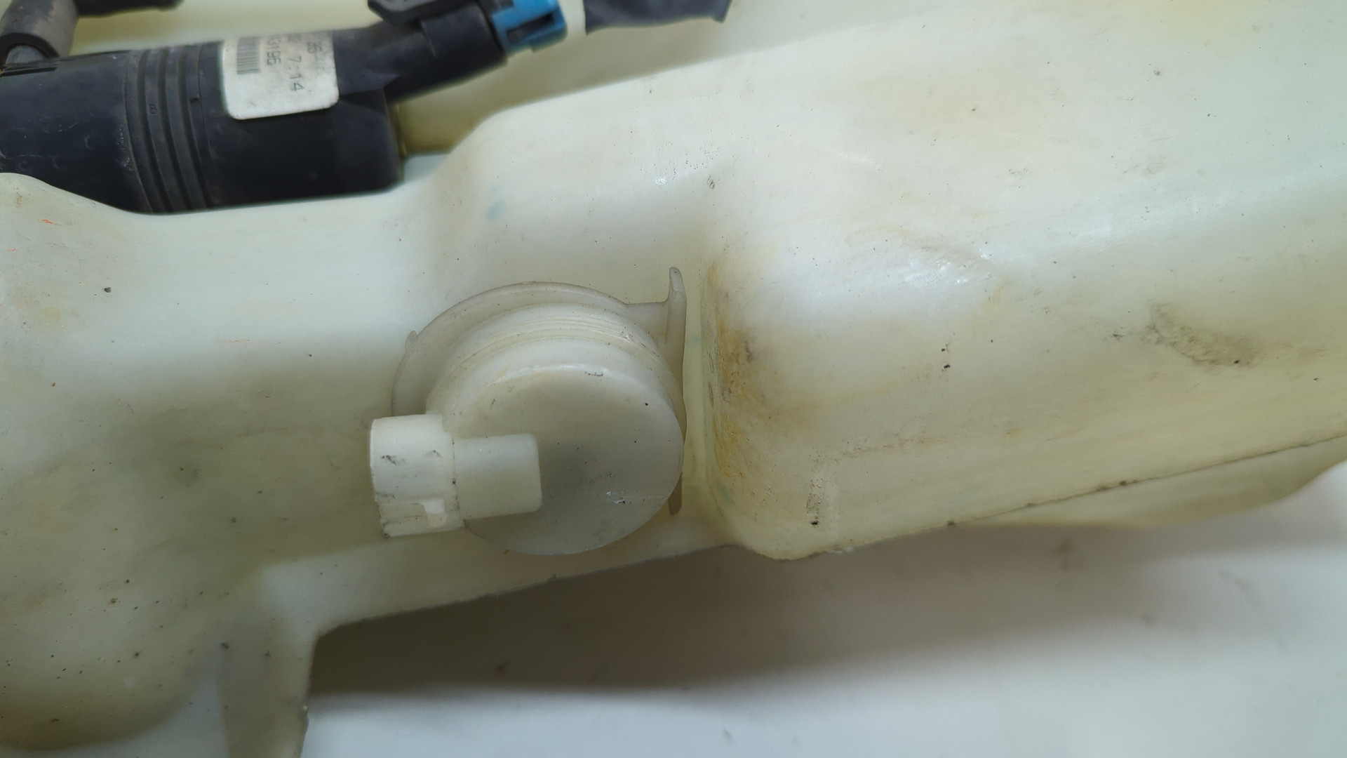 Бачок омывателя лобового стекла