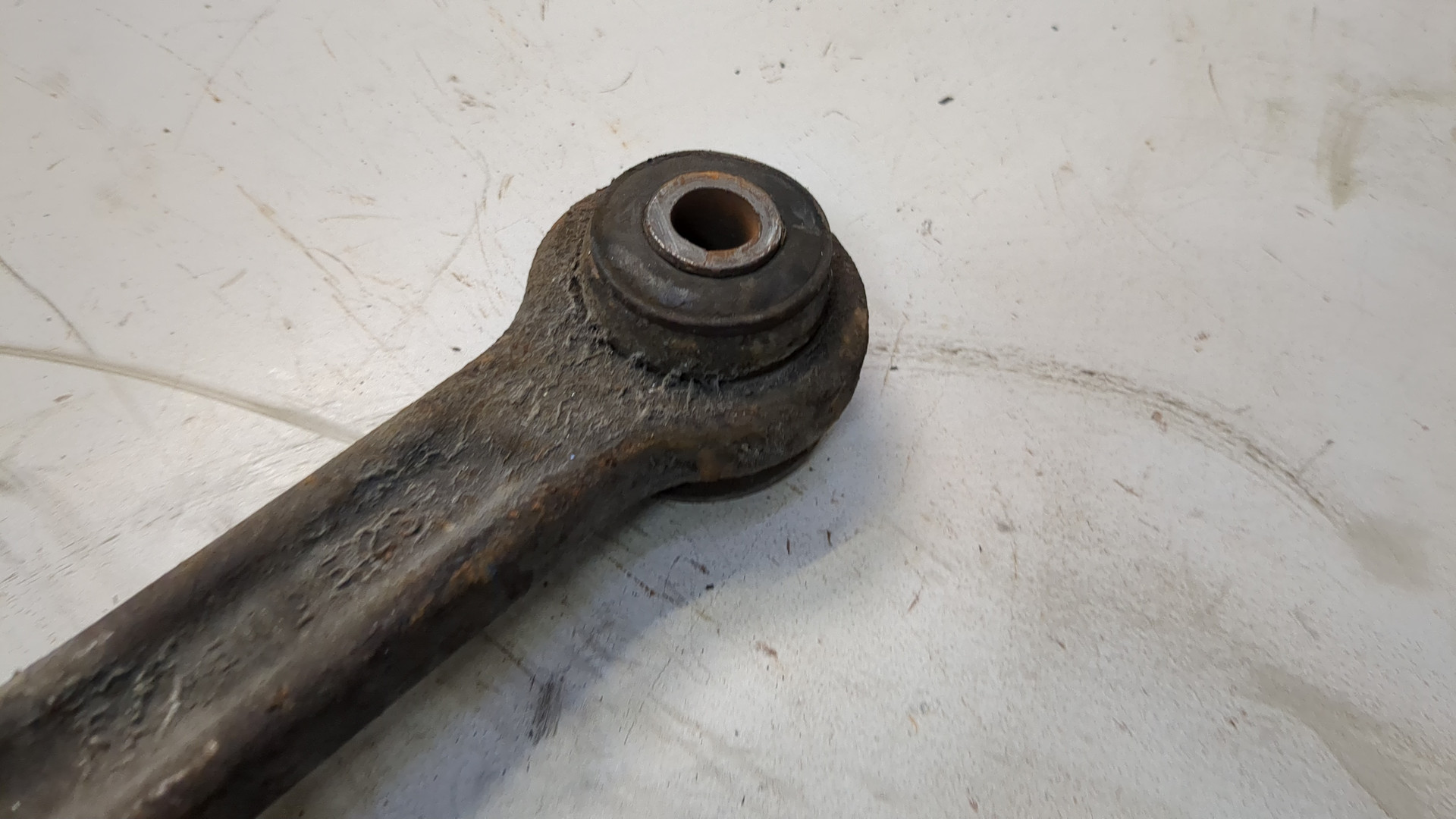 Рычаг задний