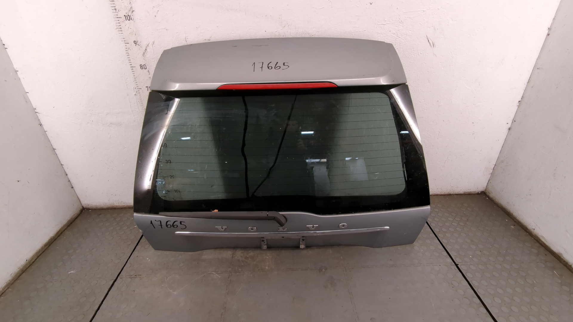 Дверь багажника