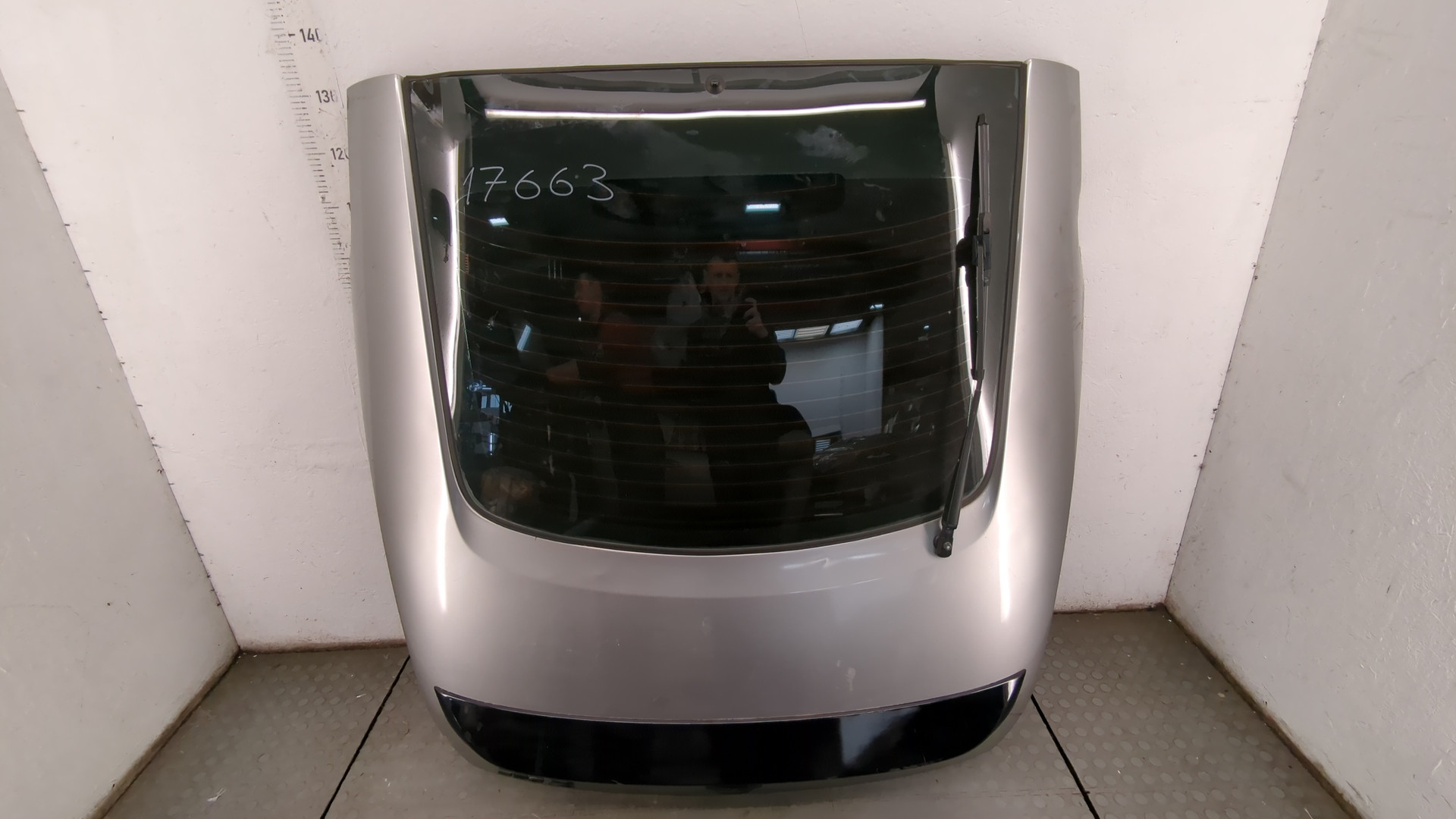 Дверь багажника