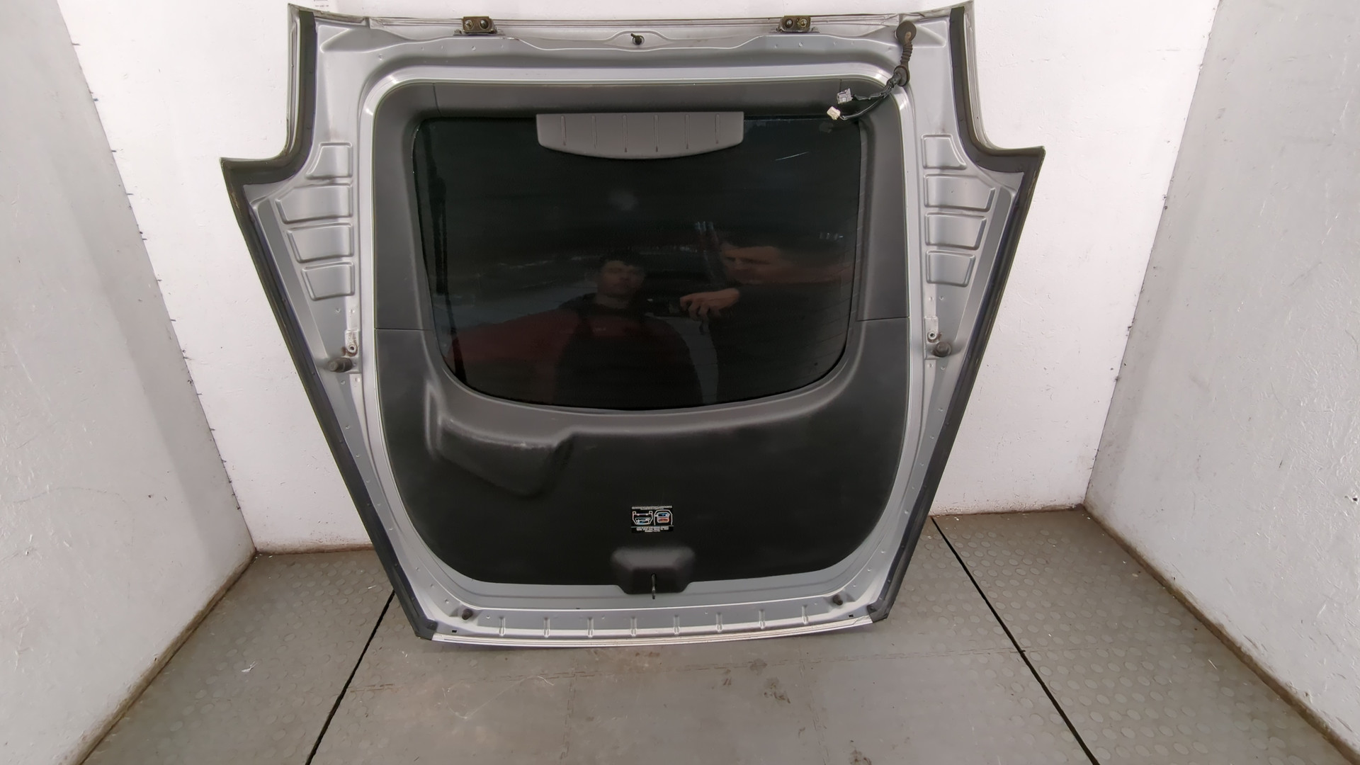 Дверь багажника