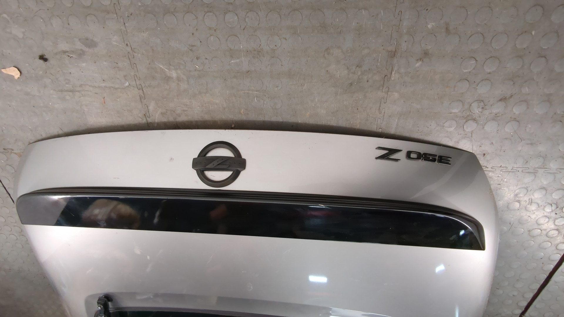 Дверь багажника