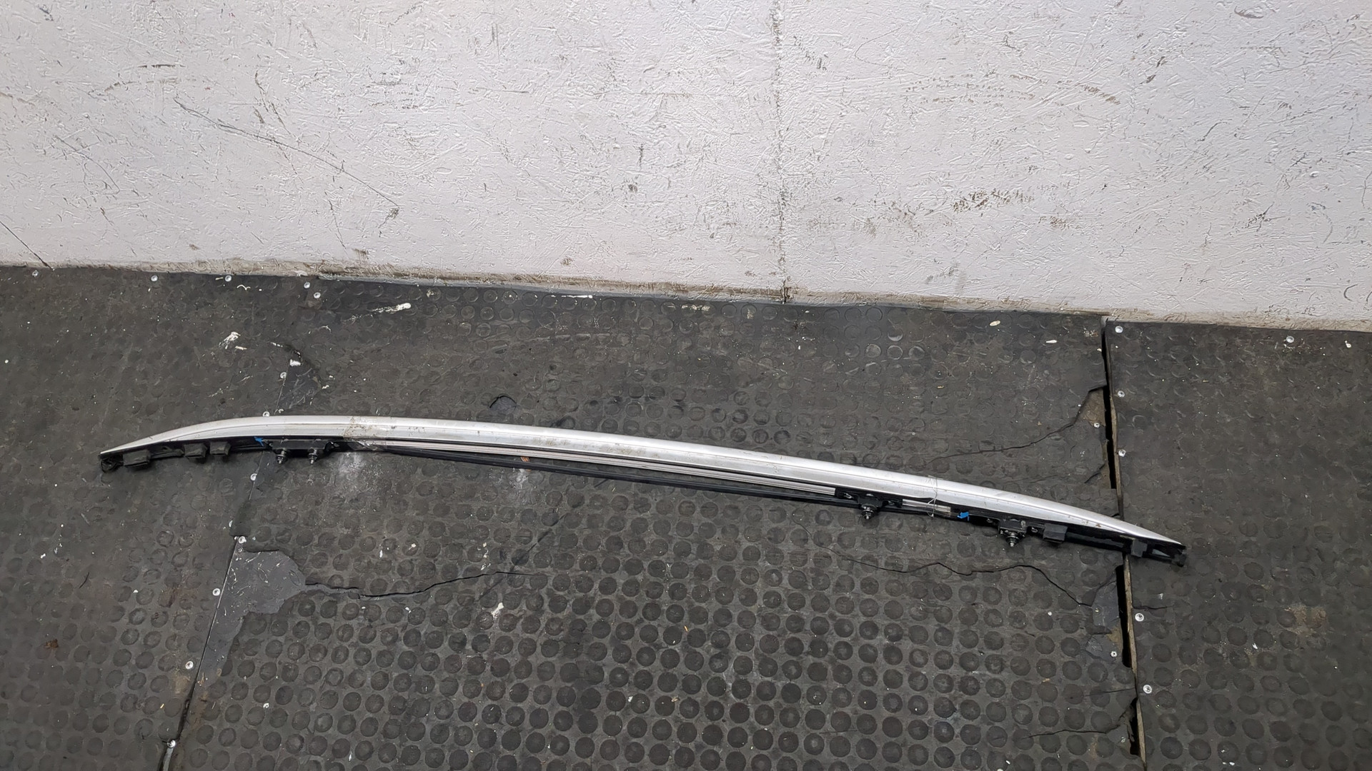 Рейлинг (релинг) правый (планка на крышу)