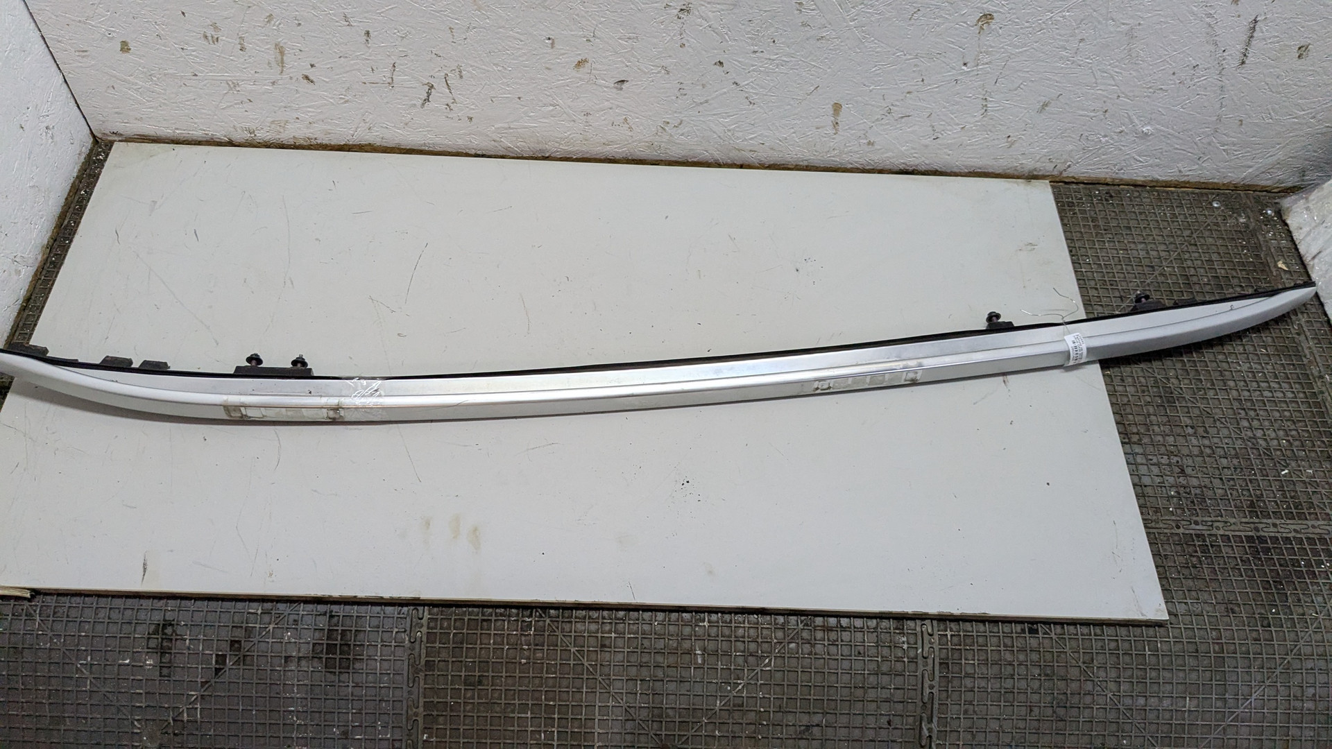 Рейлинг (релинг) правый (планка на крышу)