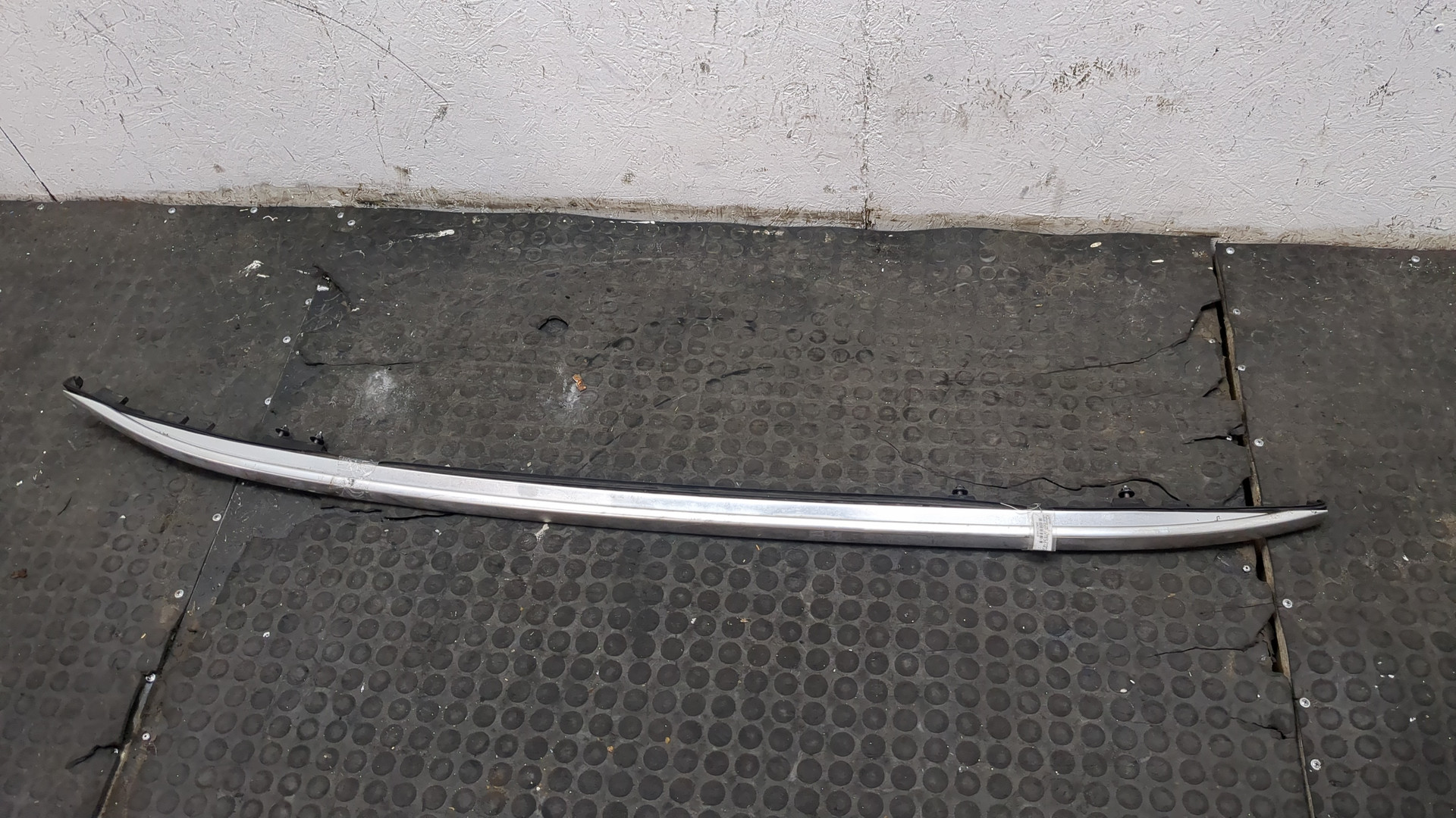 Рейлинг (релинг) правый (планка на крышу)