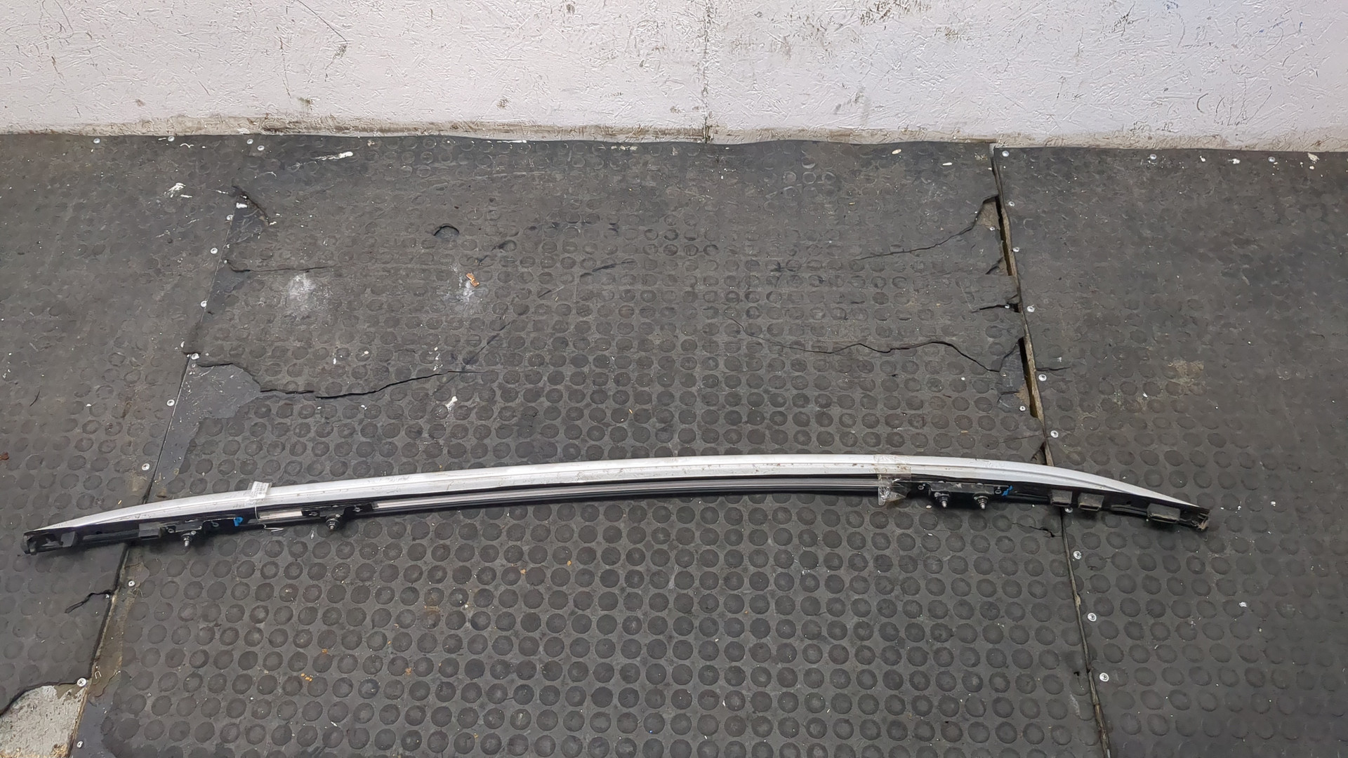 Рейлинг (релинг) левый (планка на крышу)