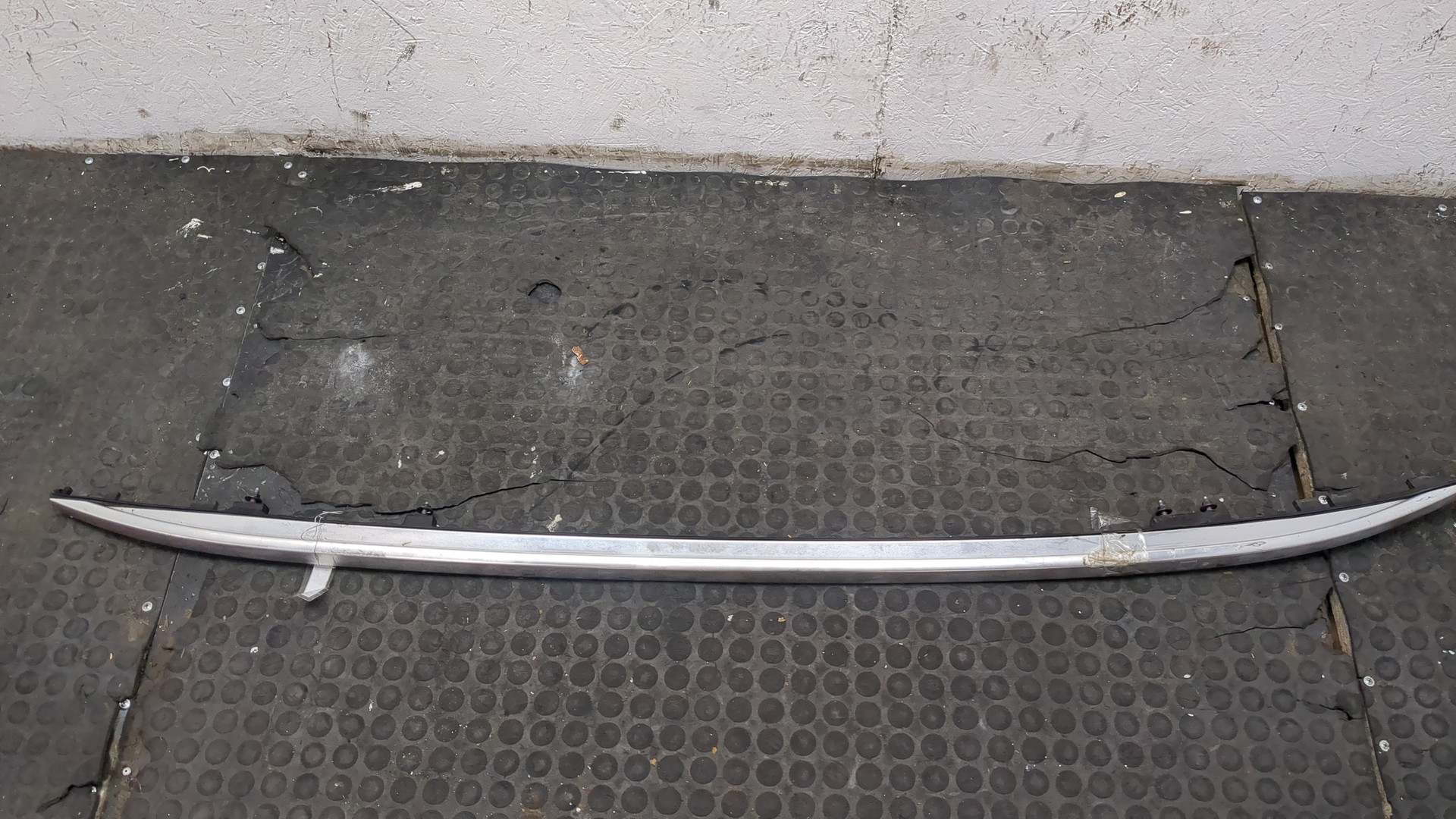 Рейлинг (релинг) левый (планка на крышу)