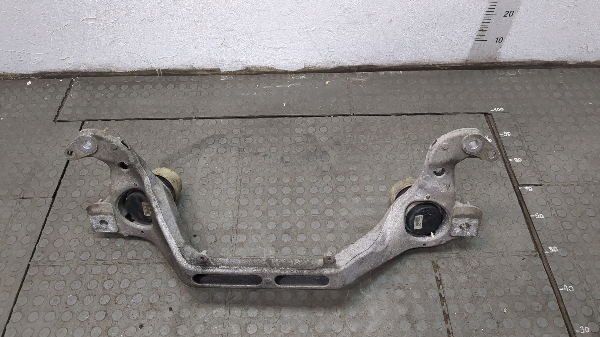 Балка подмоторная